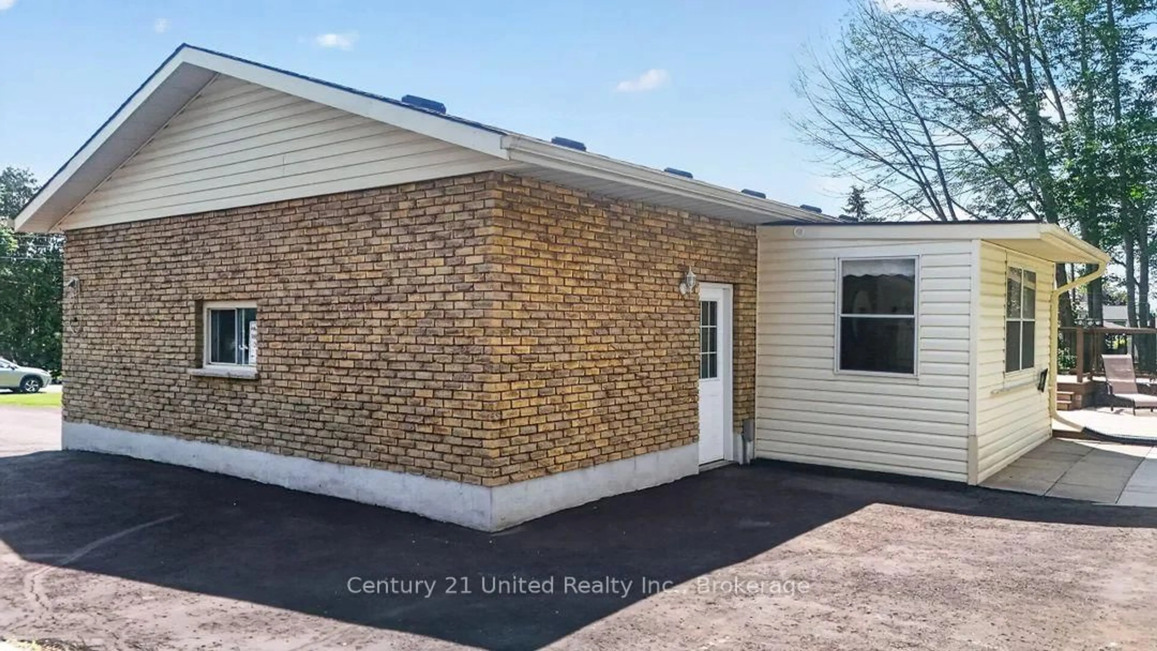 Home with brick exterior material, building for 622 Brick Rd, Selwyn Ontario K0L 1T0