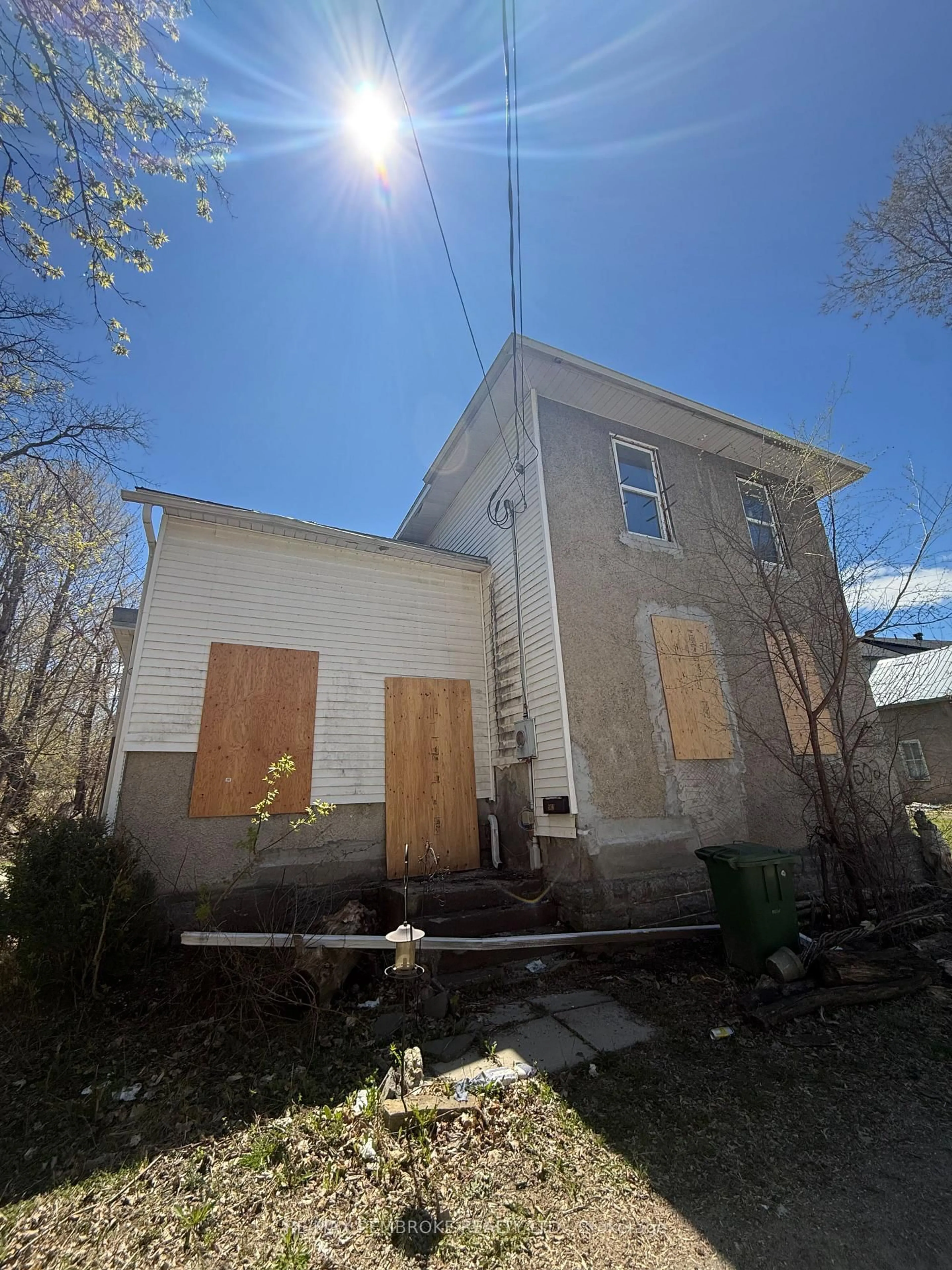 Unknown for 502 Martin St, Pembroke Ontario K8A 3J3