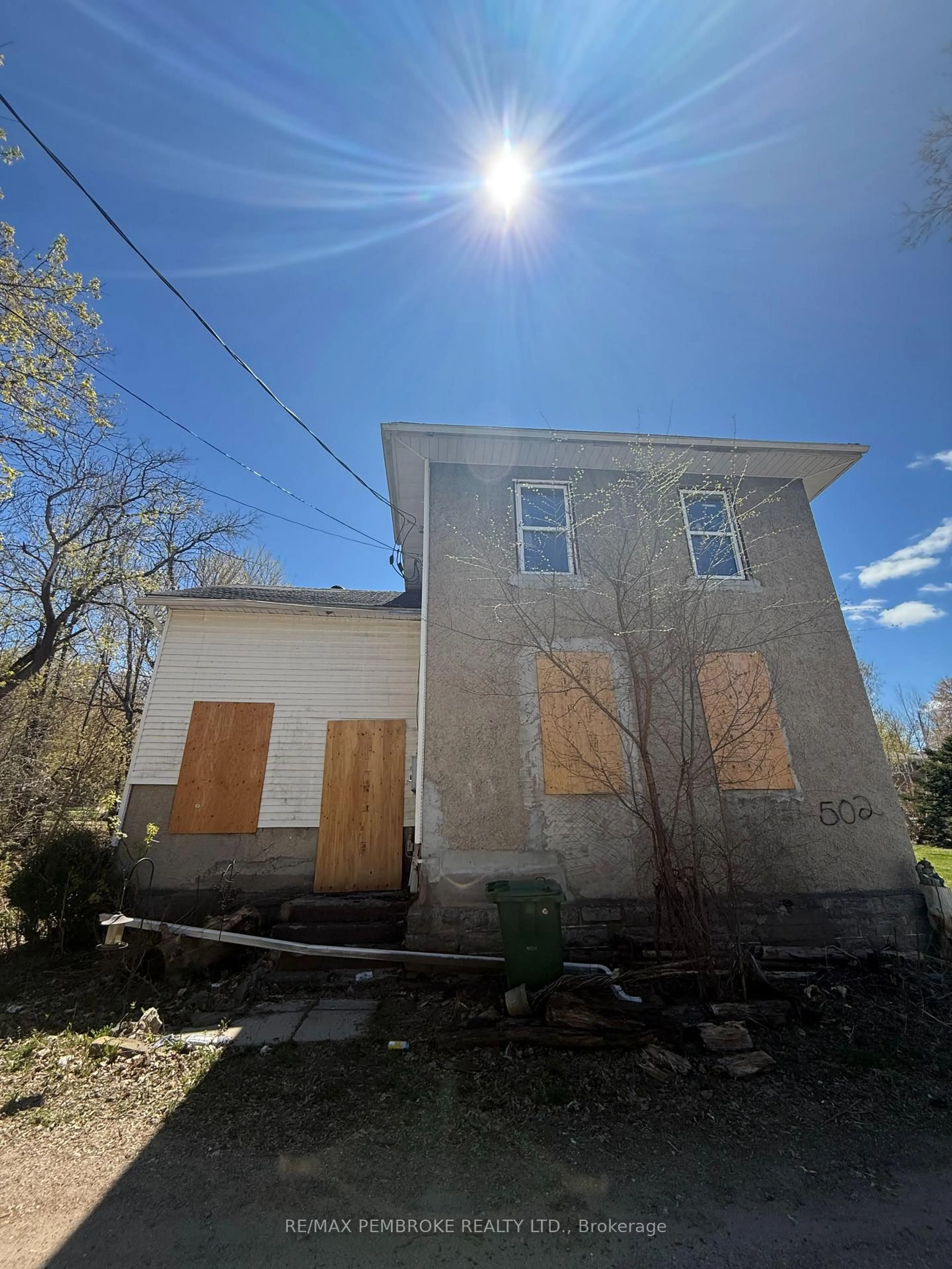 A pic from outside/outdoor area/front of a property/back of a property/a pic from drone, building for 502 Martin St, Pembroke Ontario K8A 3J3