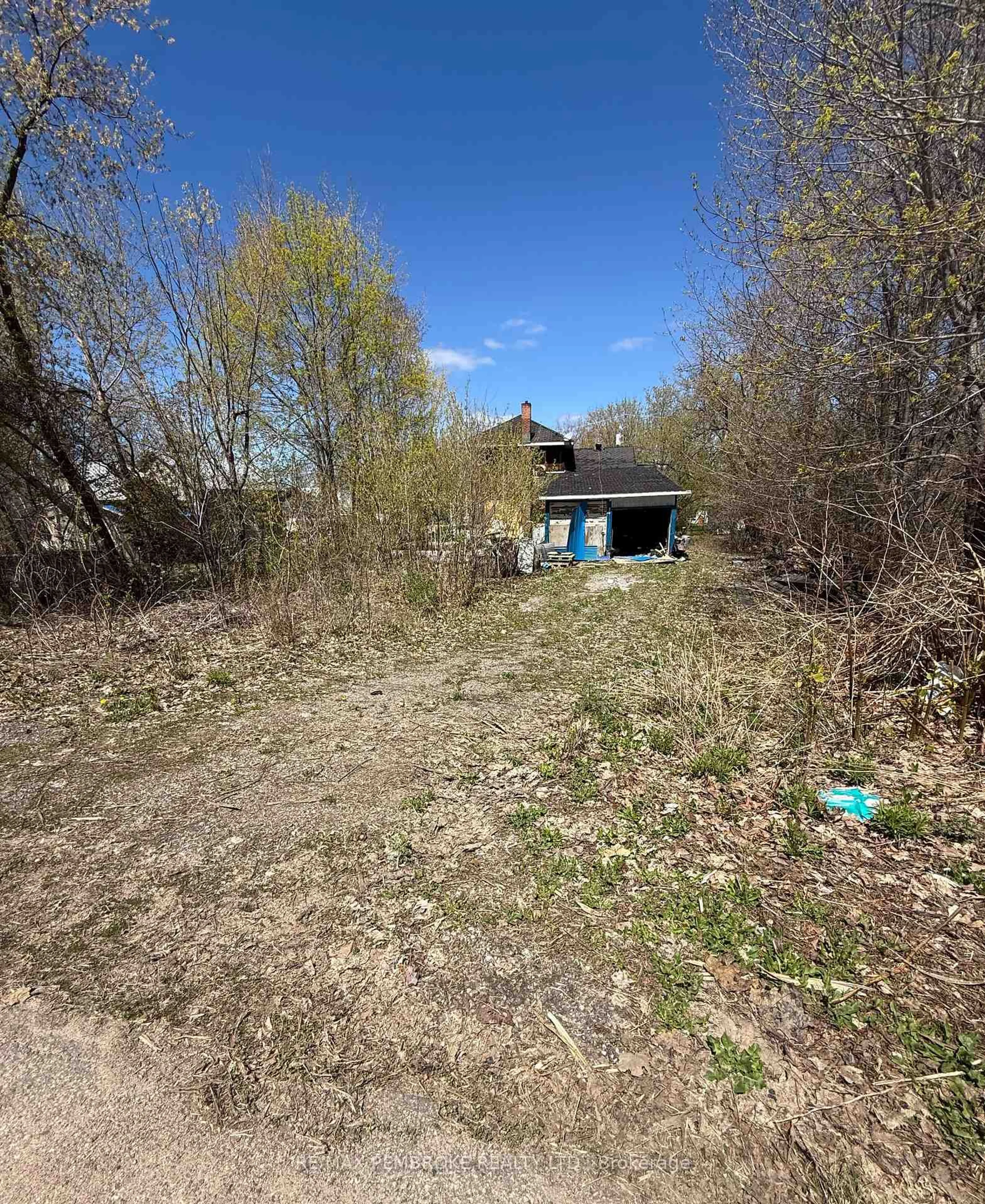 Shed for 502 Martin St, Pembroke Ontario K8A 3J3