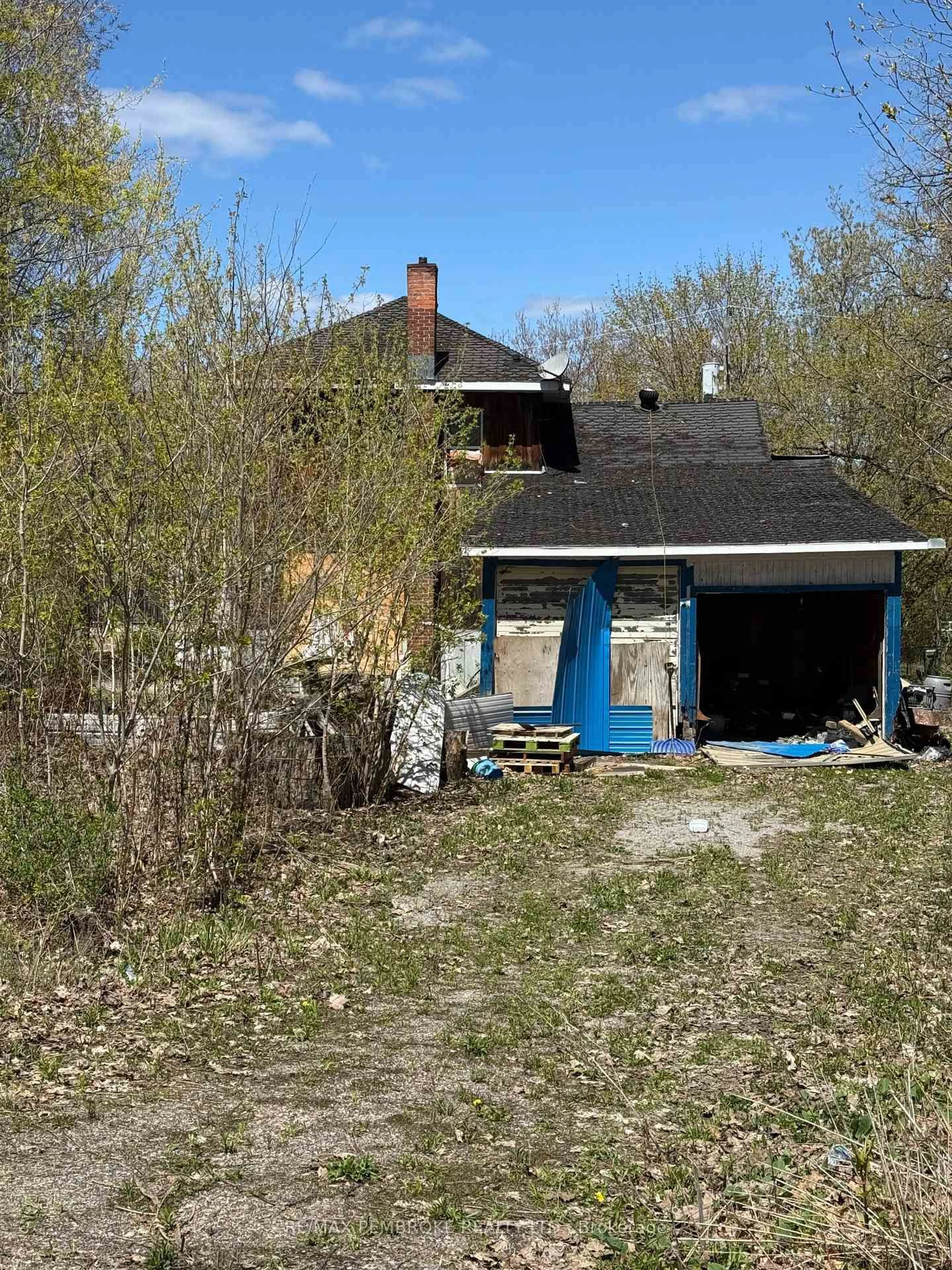 Shed for 502 Martin St, Pembroke Ontario K8A 3J3