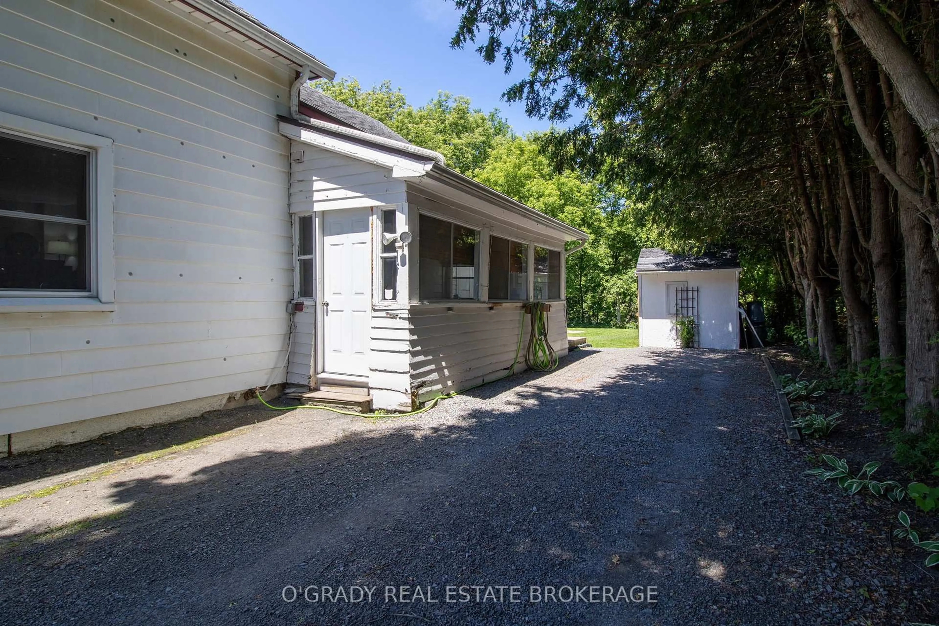 A pic from outside/outdoor area/front of a property/back of a property/a pic from drone, street for 26 Delhi St, Brockville Ontario K6V 4H3