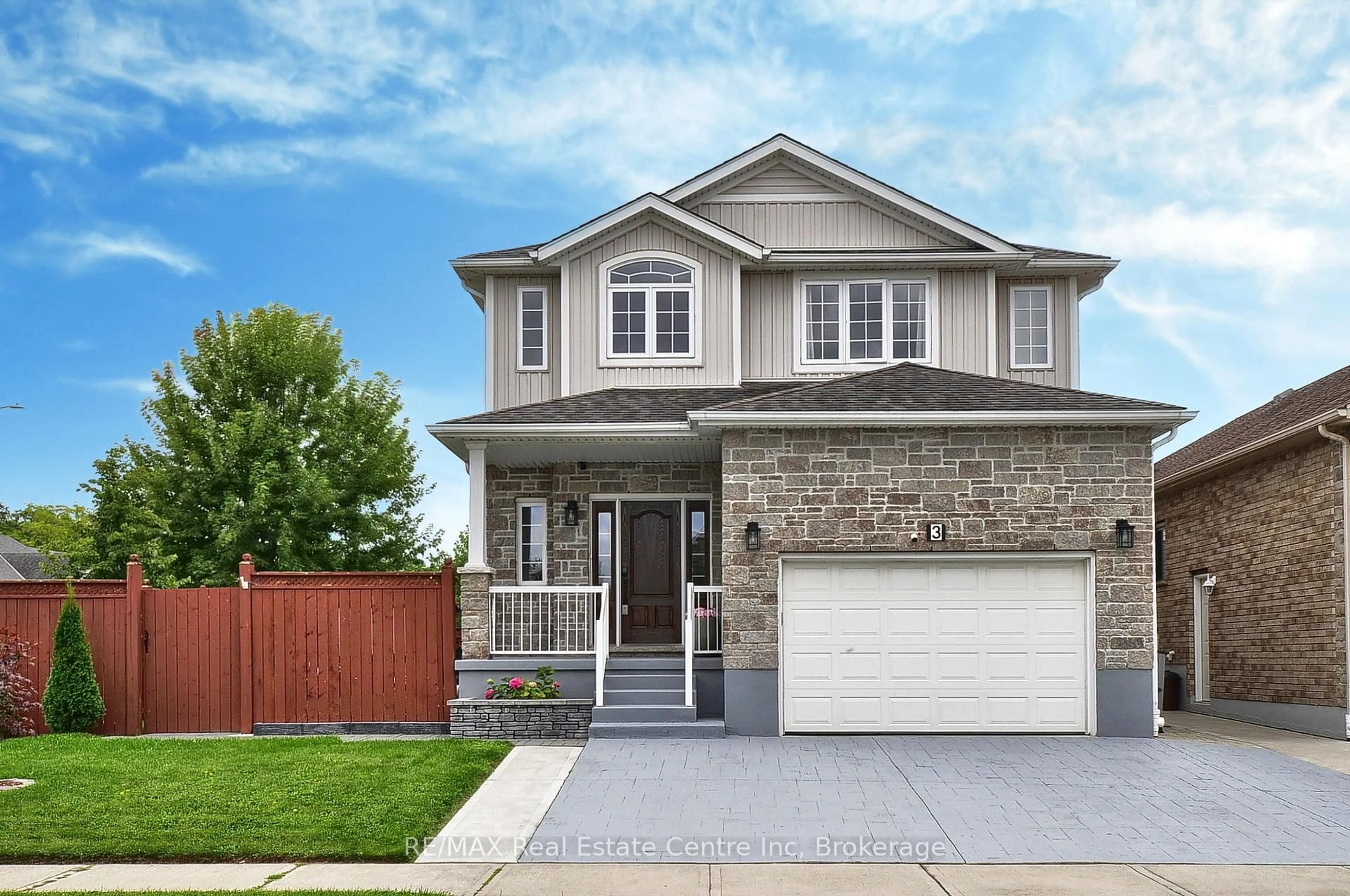 Home with vinyl exterior material, street for 3 LOCKWOOD St, Cambridge Ontario N1P 0A5