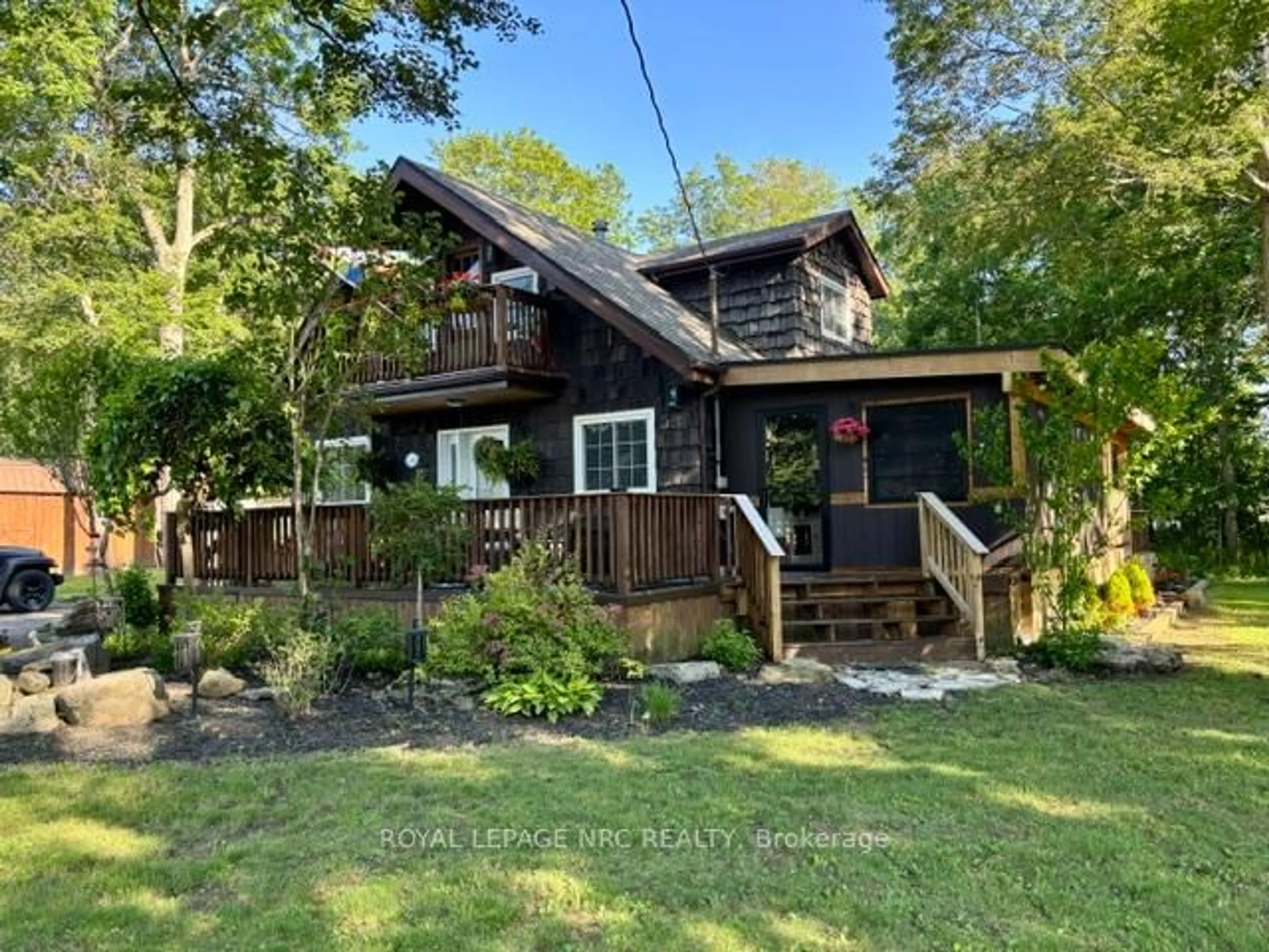 A pic from outside/outdoor area/front of a property/back of a property/a pic from drone, water/lake/river/ocean view for 4882 Mapleview Cres, Port Colborne Ontario L0S 1R0