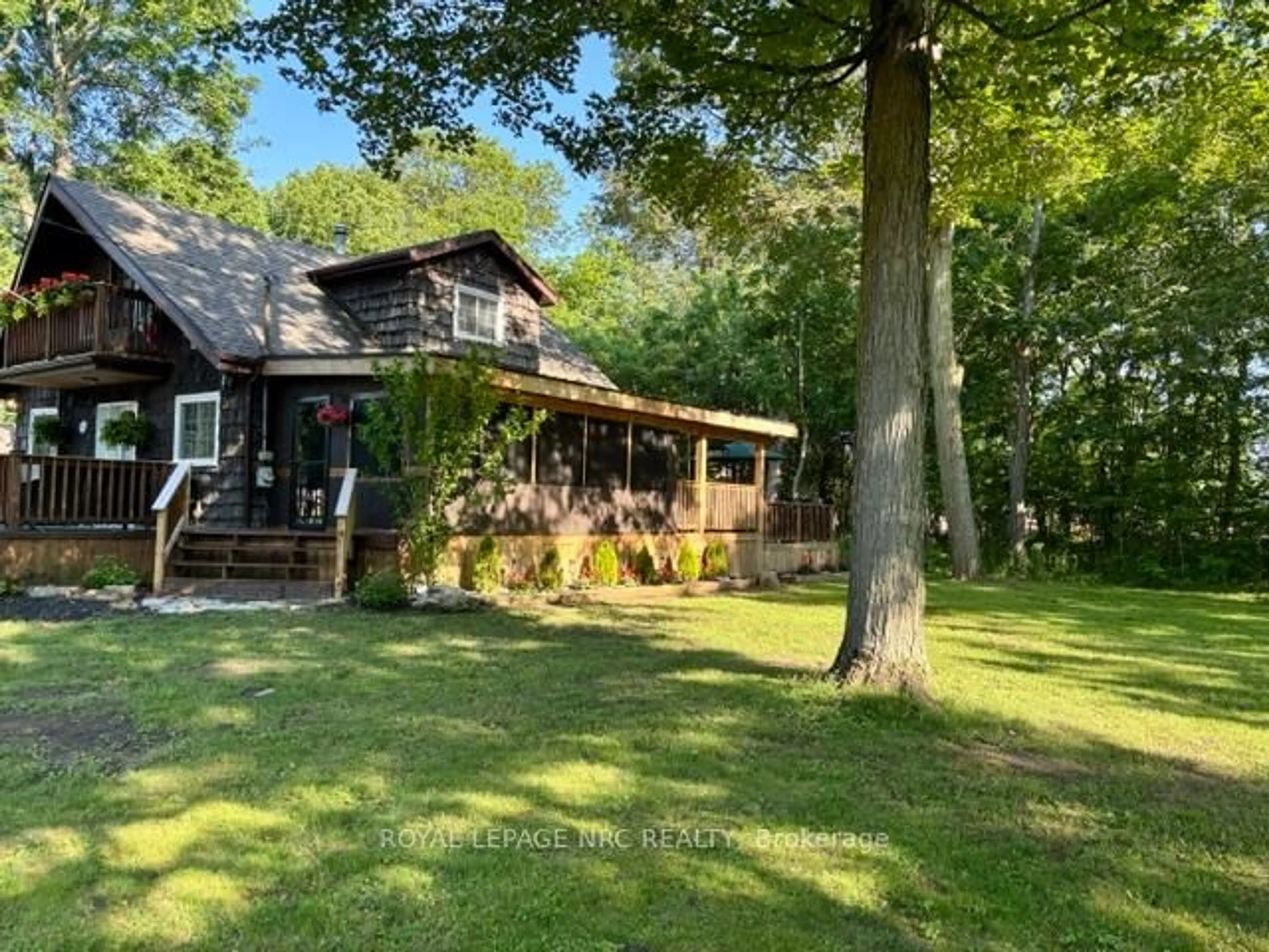 A pic from outside/outdoor area/front of a property/back of a property/a pic from drone, water/lake/river/ocean view for 4882 Mapleview Cres, Port Colborne Ontario L0S 1R0