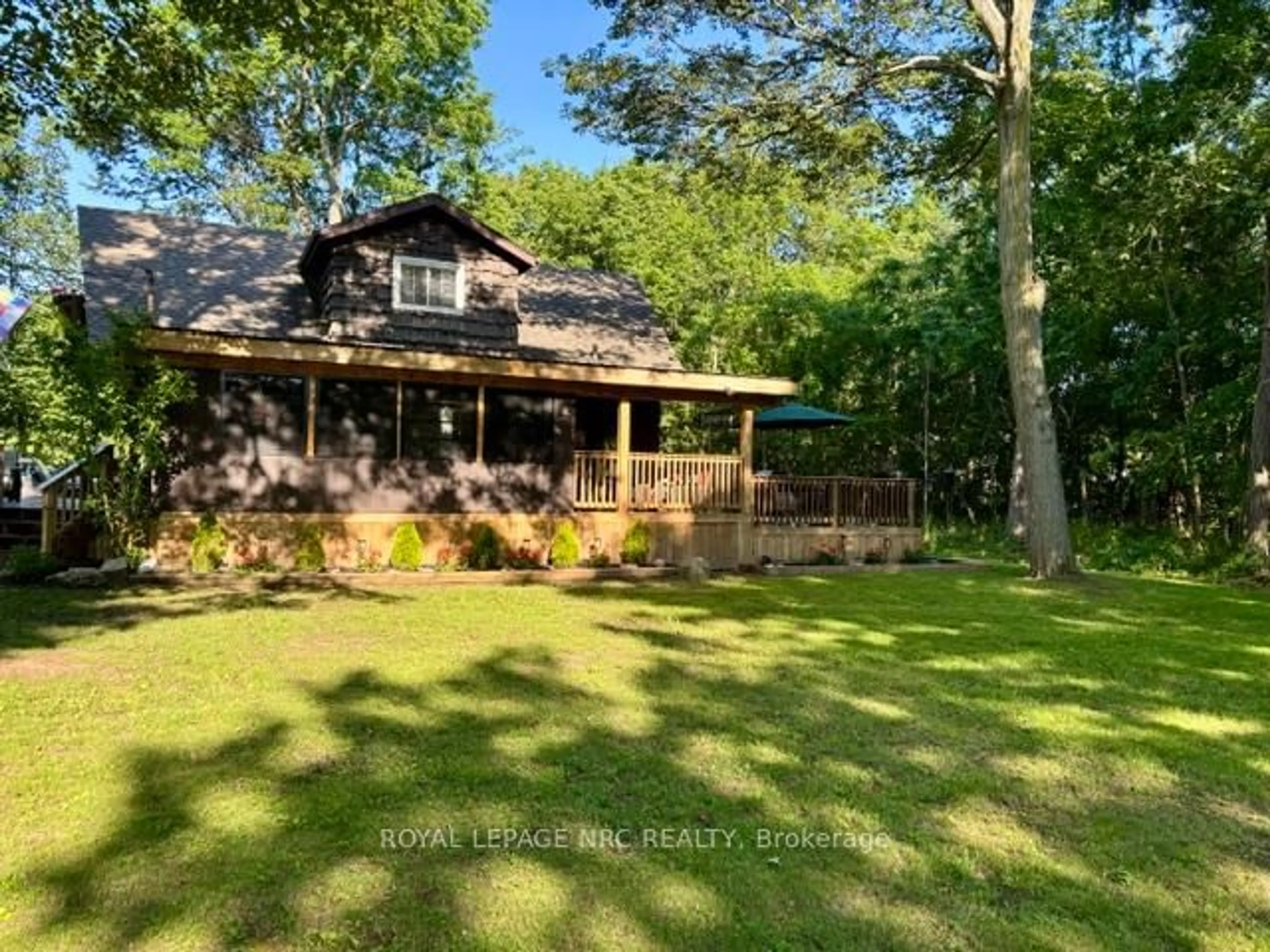A pic from outside/outdoor area/front of a property/back of a property/a pic from drone, water/lake/river/ocean view for 4882 Mapleview Cres, Port Colborne Ontario L0S 1R0