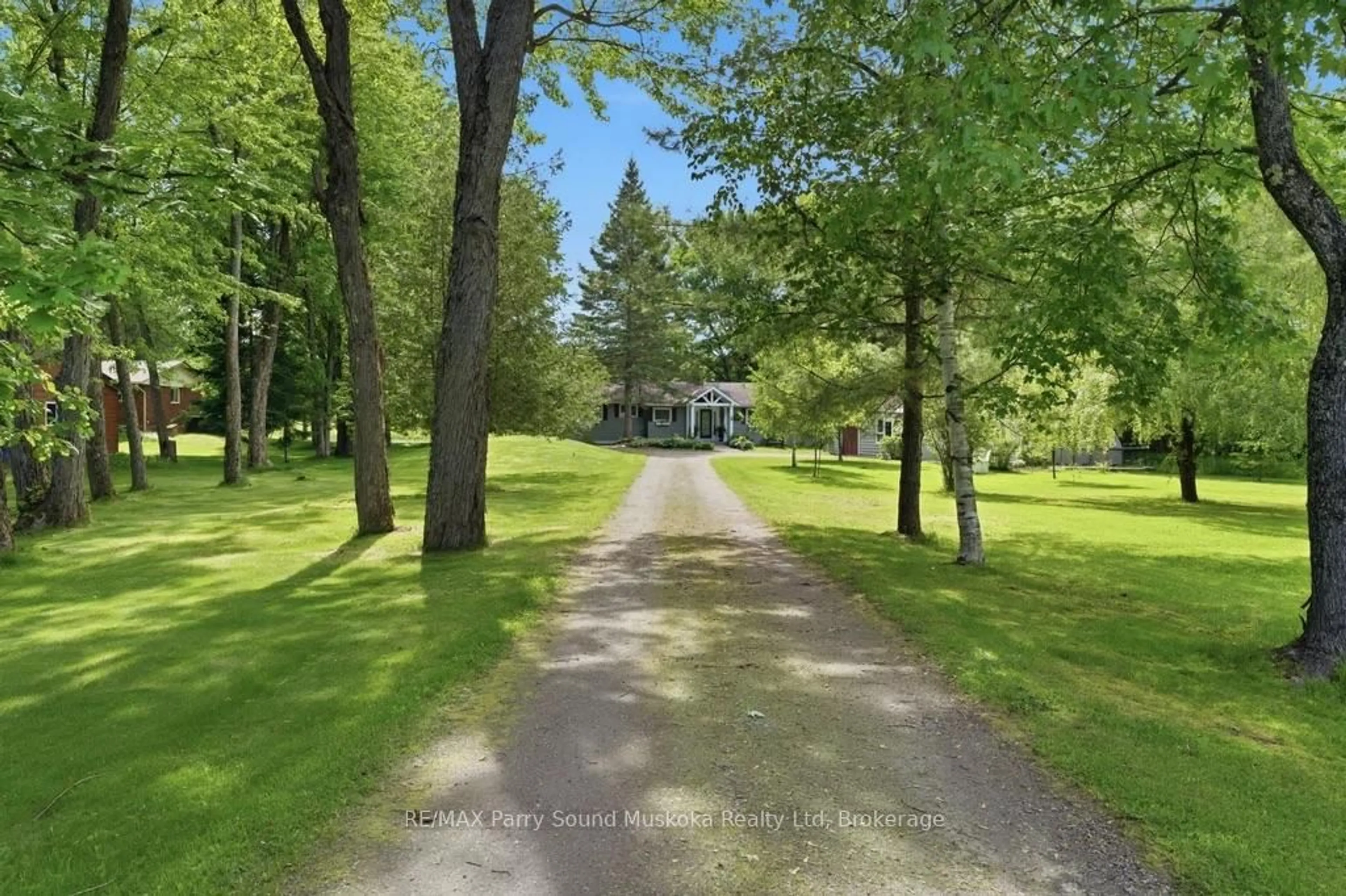 A pic from outside/outdoor area/front of a property/back of a property/a pic from drone, unknown for 49 Maple St, Seguin Ontario P0C 1J0