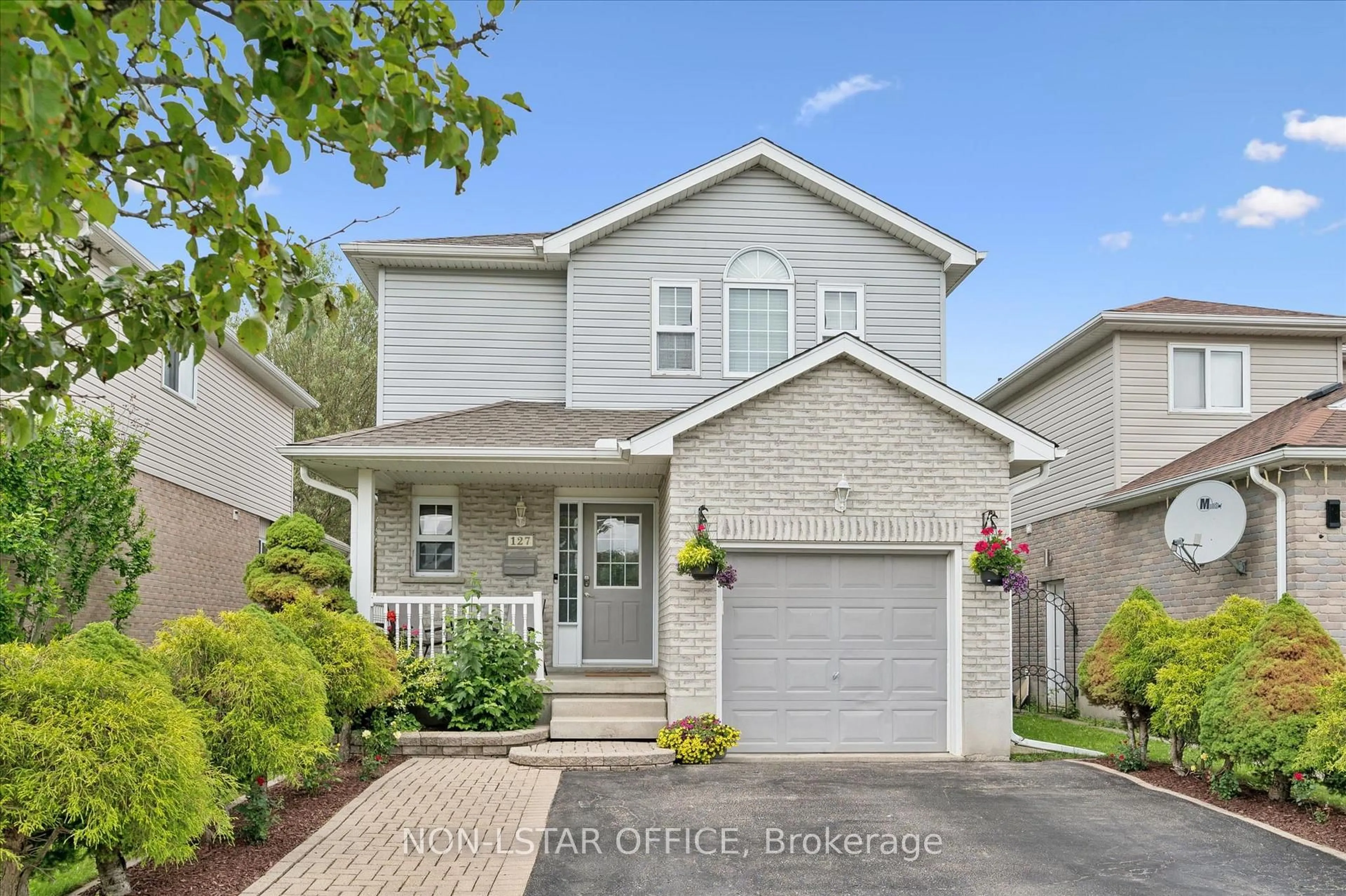 Home with brick exterior material, street for 127 Everglade Cres, Kitchener Ontario N2E 3Y5
