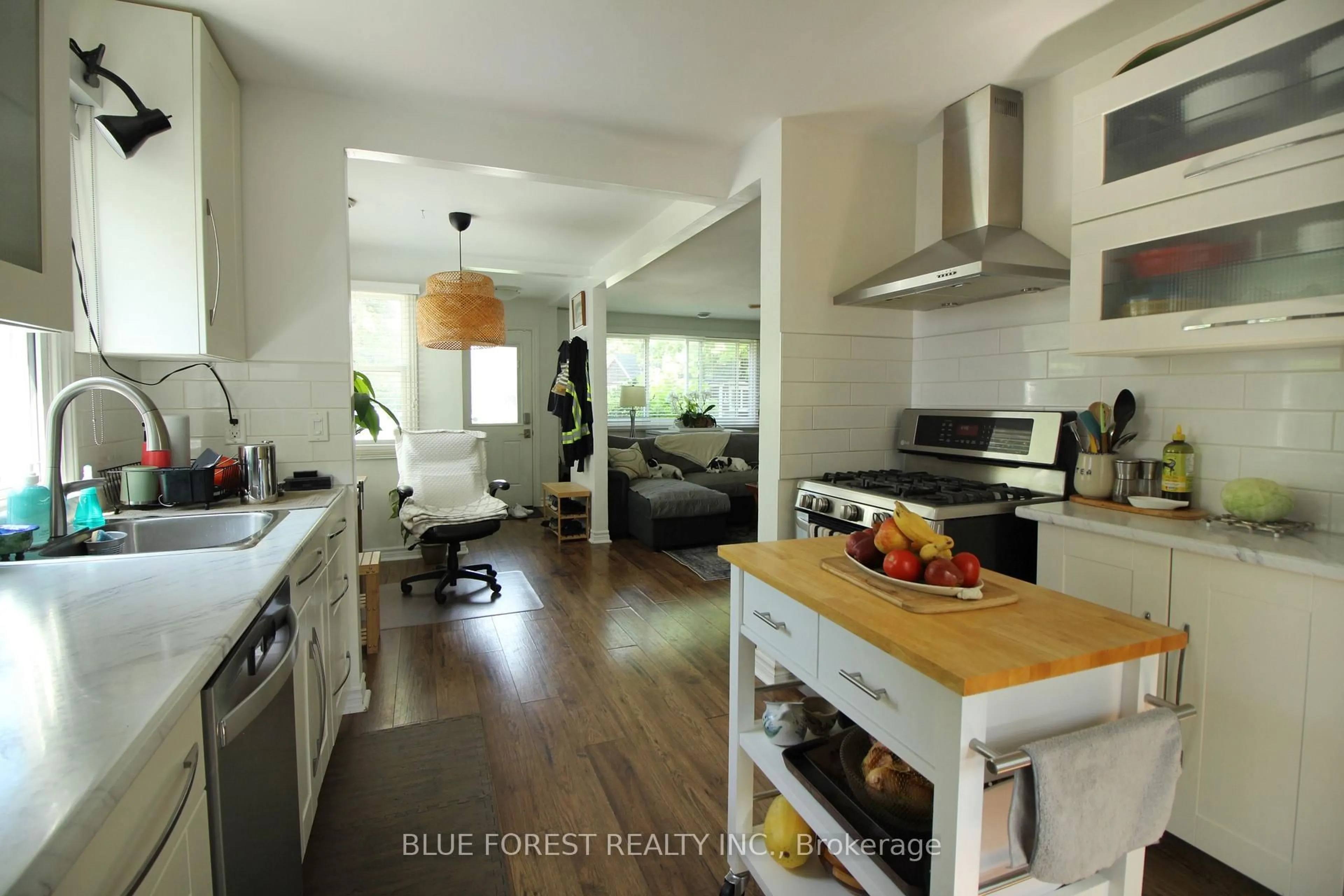 Open concept kitchen, unknown for 2008 Olive St, Sarnia Ontario N0N 1C0