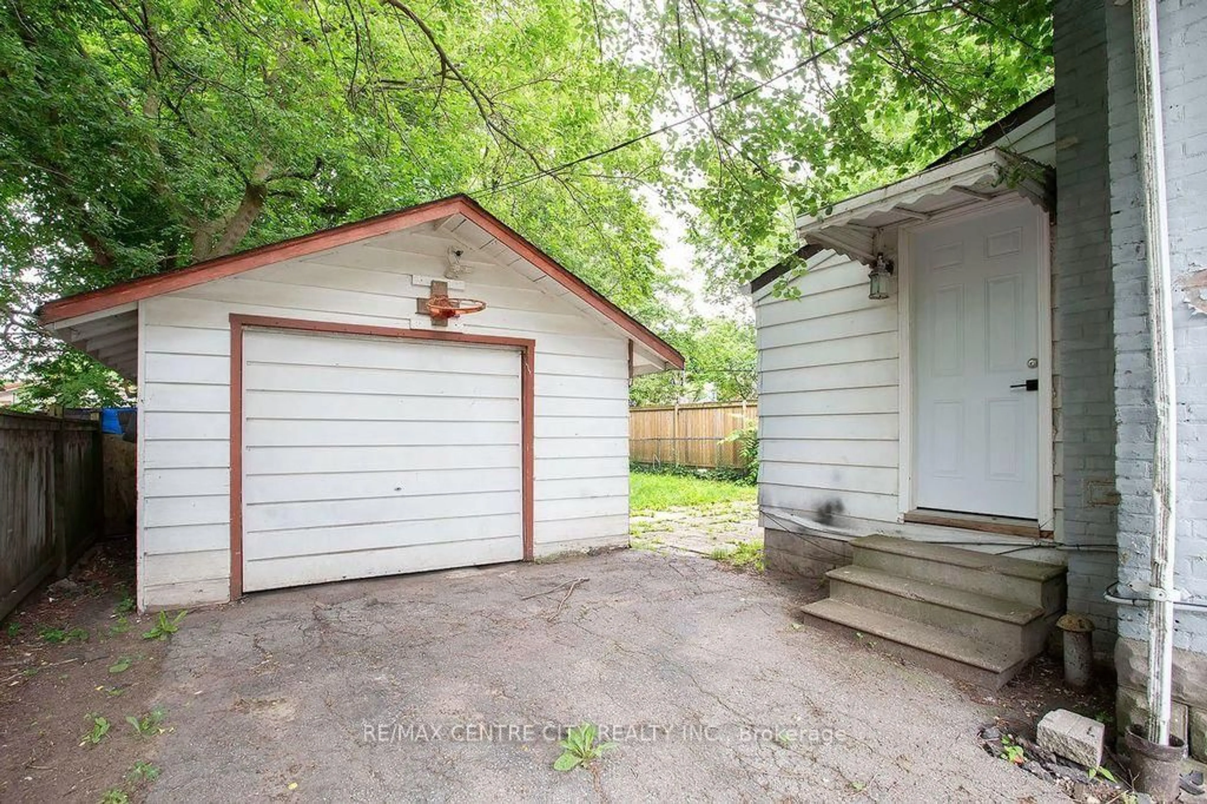 Shed for 66 Adelaide St, London South Ontario N5Z 3K4