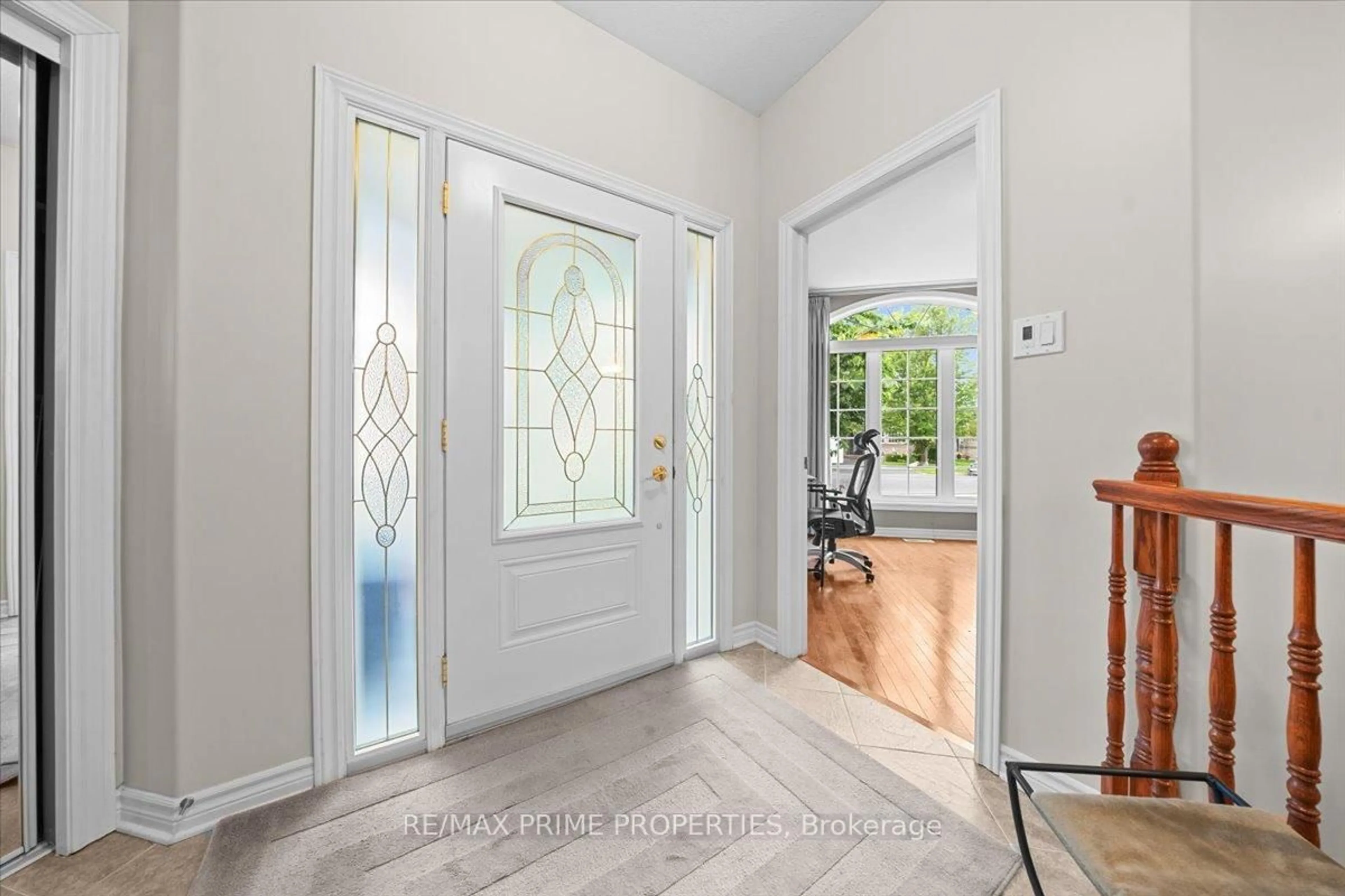 Indoor entryway for 1863 Springridge Dr, Ottawa Ontario K4A 4R1