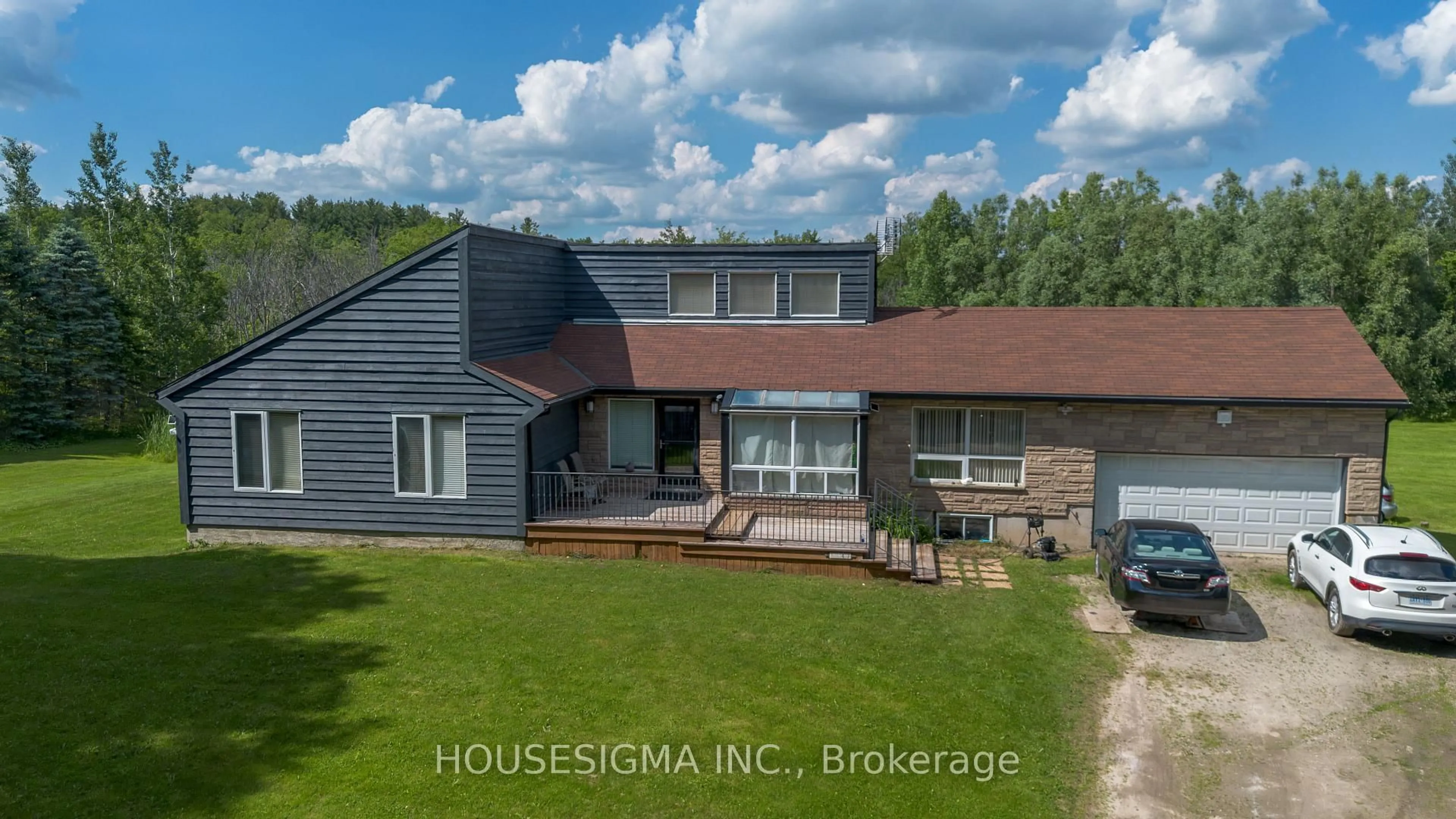 A pic from outside/outdoor area/front of a property/back of a property/a pic from drone, building for 5647 First Line, Erin Ontario L0N 1N0