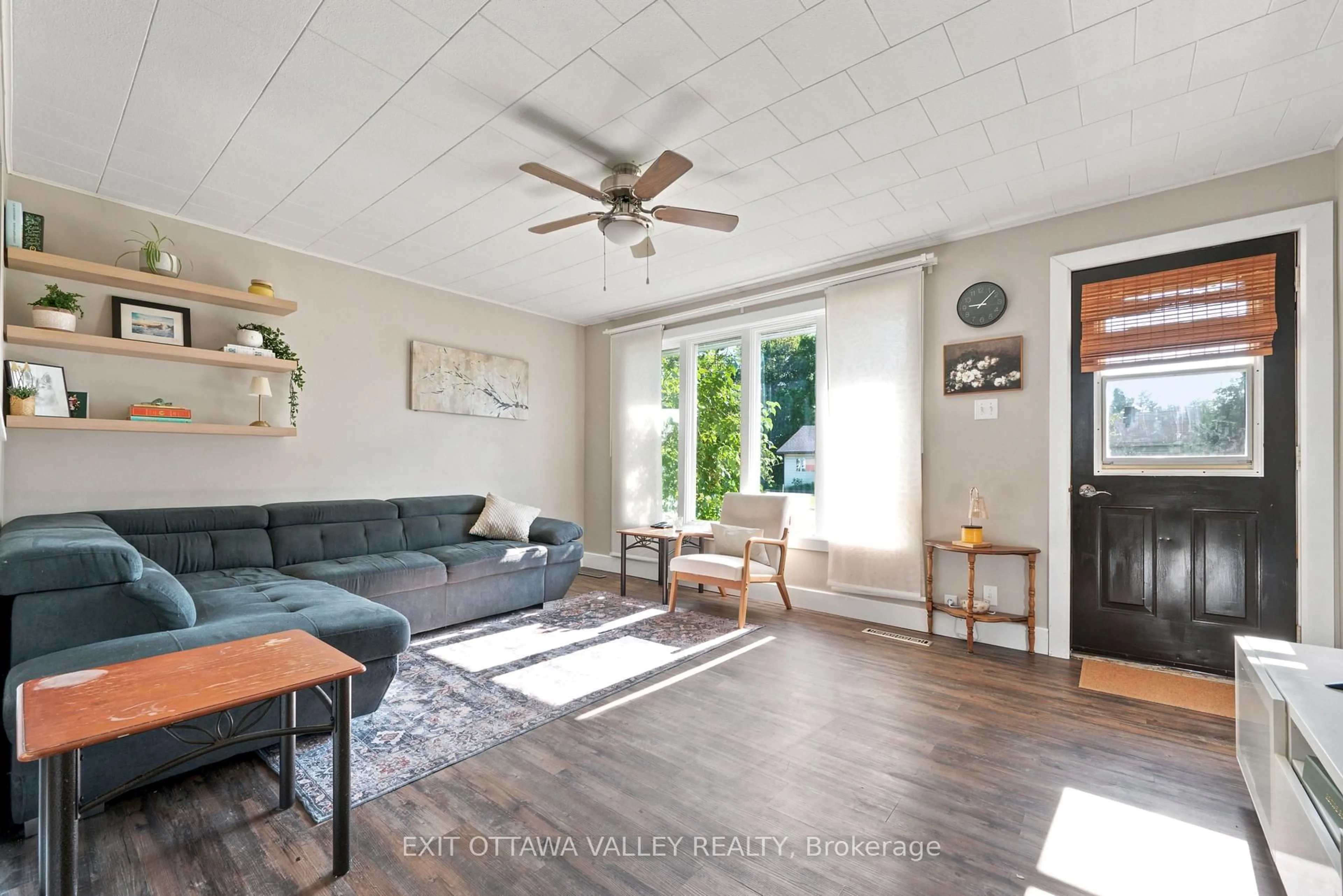 Living room with furniture, unknown for 41 Huron St, Deep River Ontario K0J 1P0