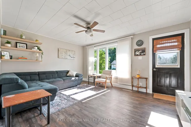 41 Huron St, Deep River 2