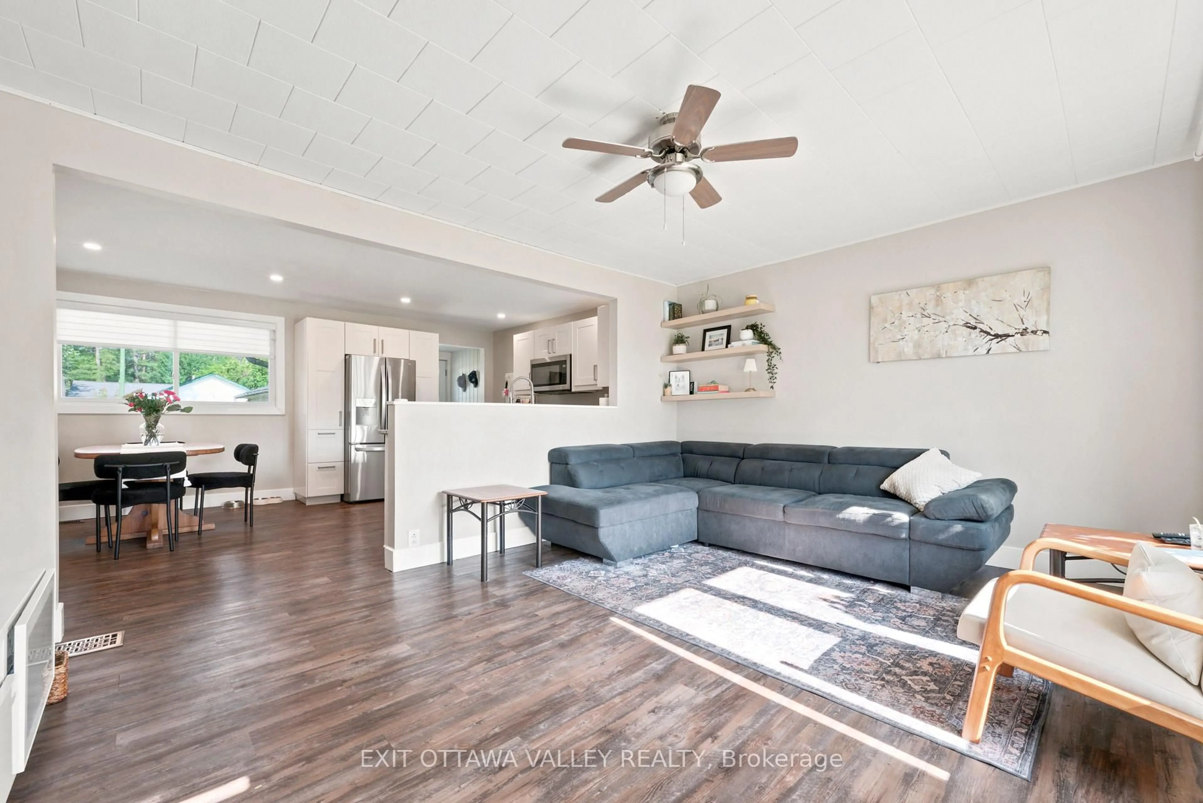 Living room with furniture, unknown for 41 Huron St, Deep River Ontario K0J 1P0