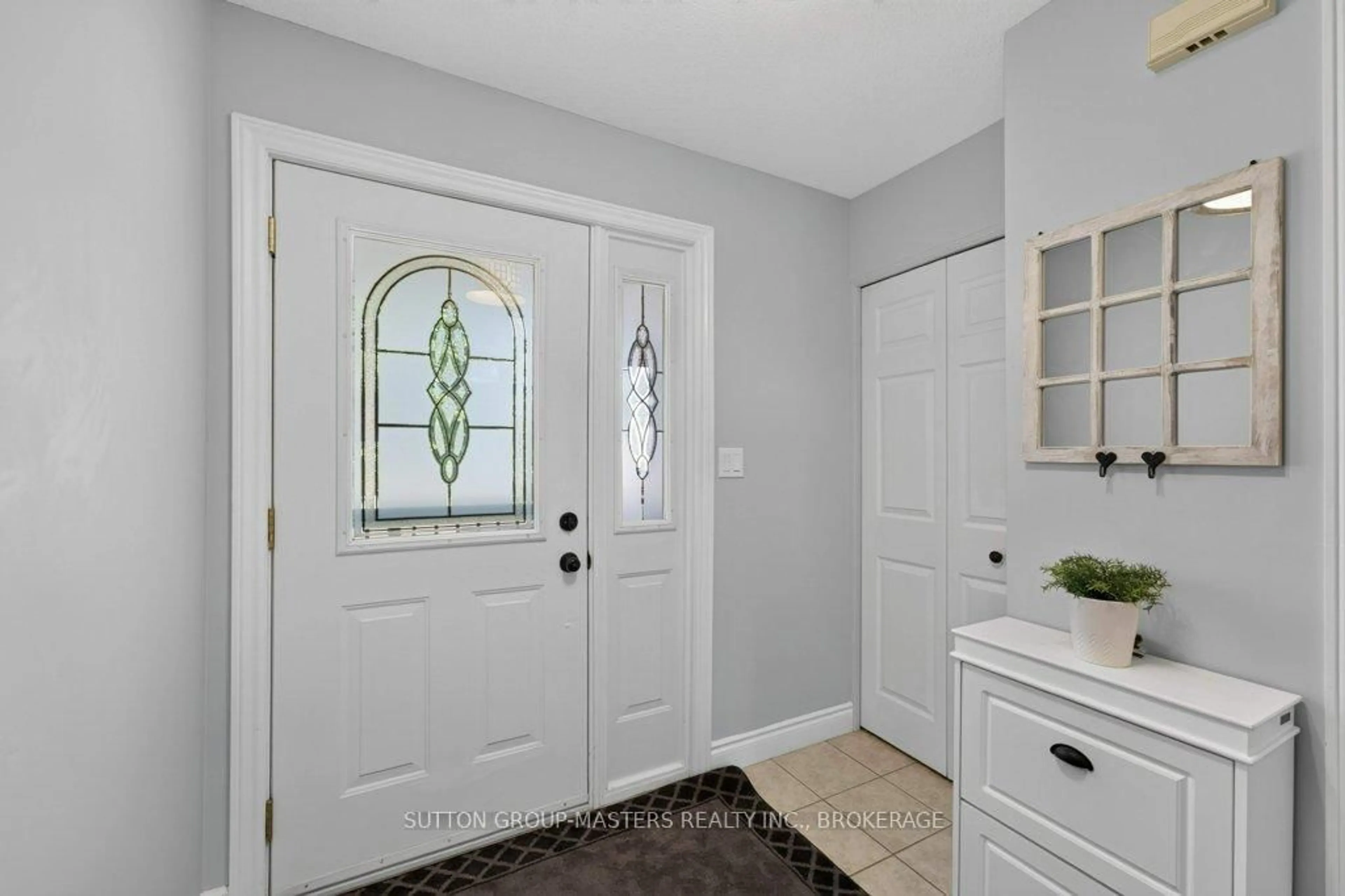 Indoor entryway for 33 Clifford St, Loyalist Ontario K7N 1Y6