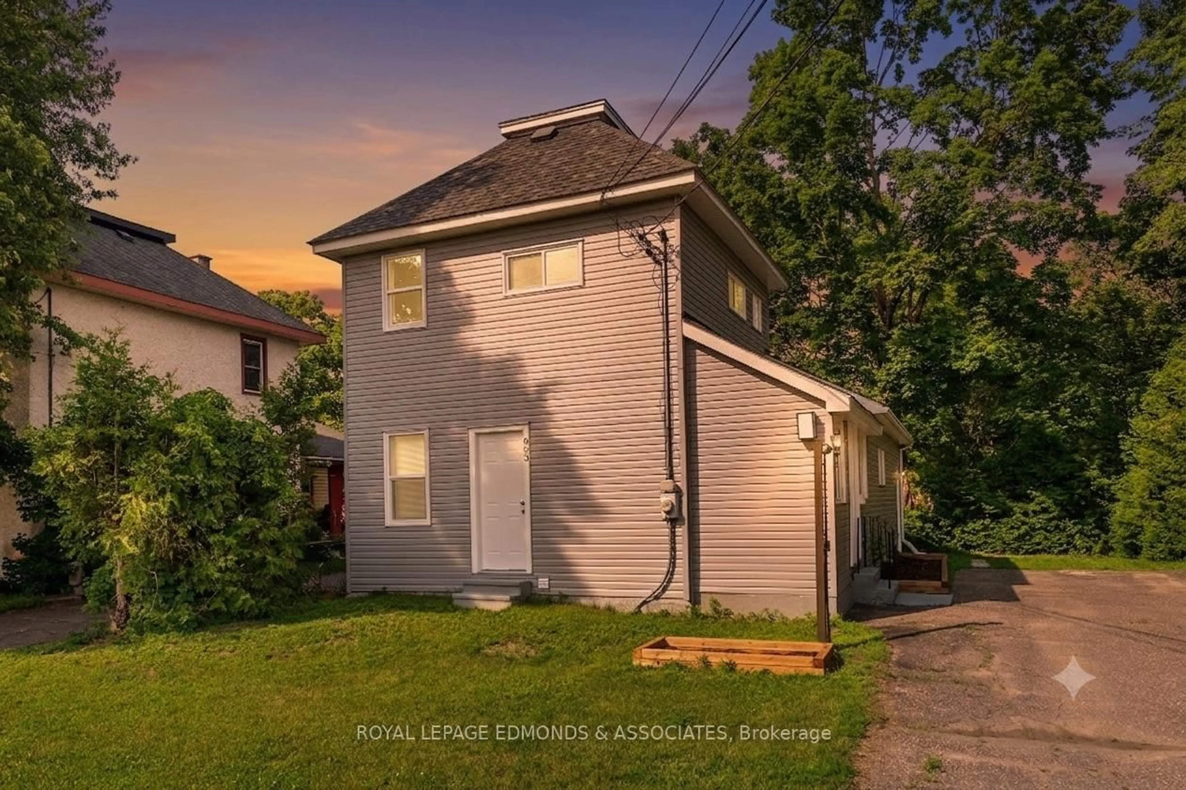 Unknown for 663 Fischer St, Pembroke Ontario K8A 6K4