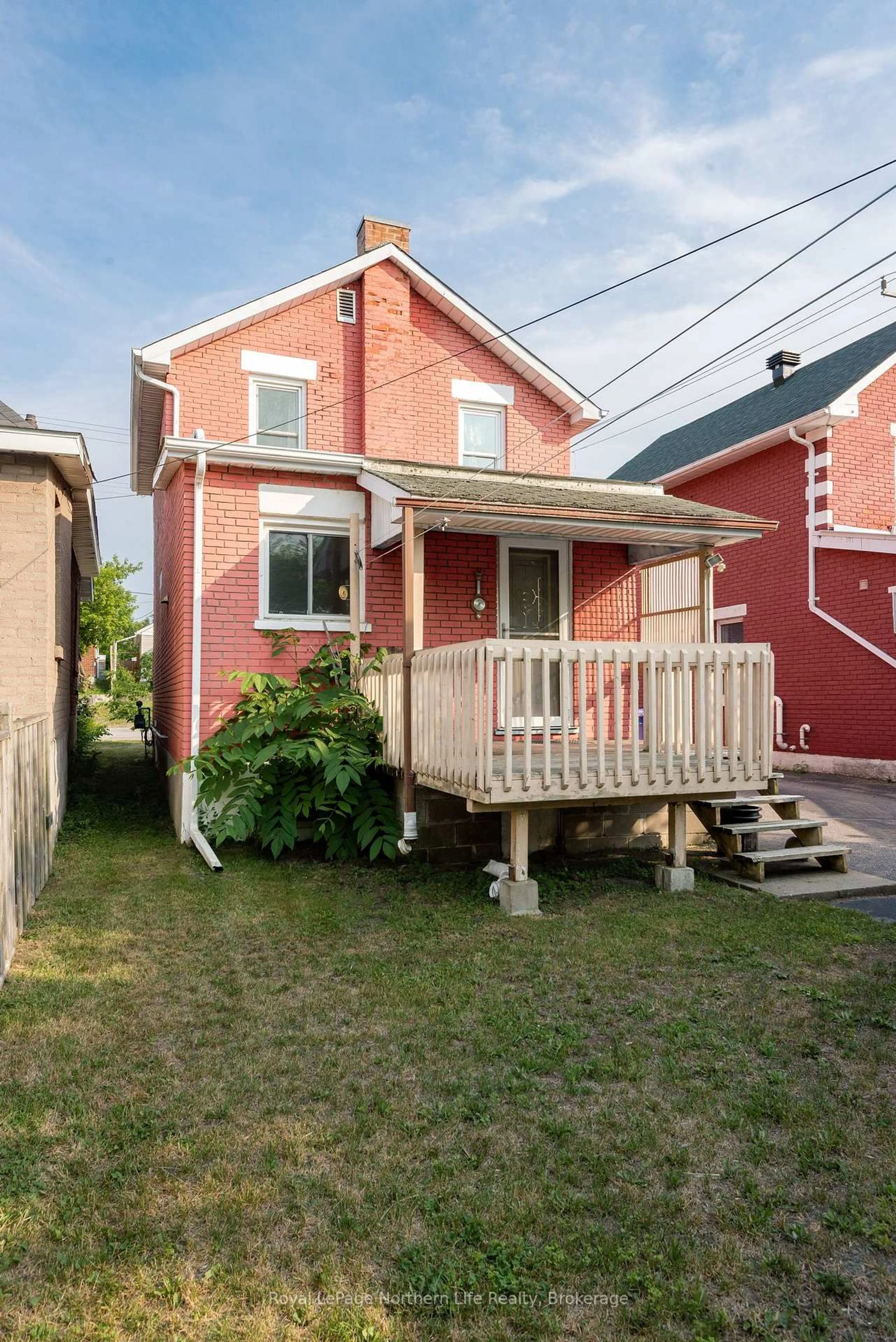 Home with brick exterior material, street for 518 Metcalfe St, North Bay Ontario P1B 2P8