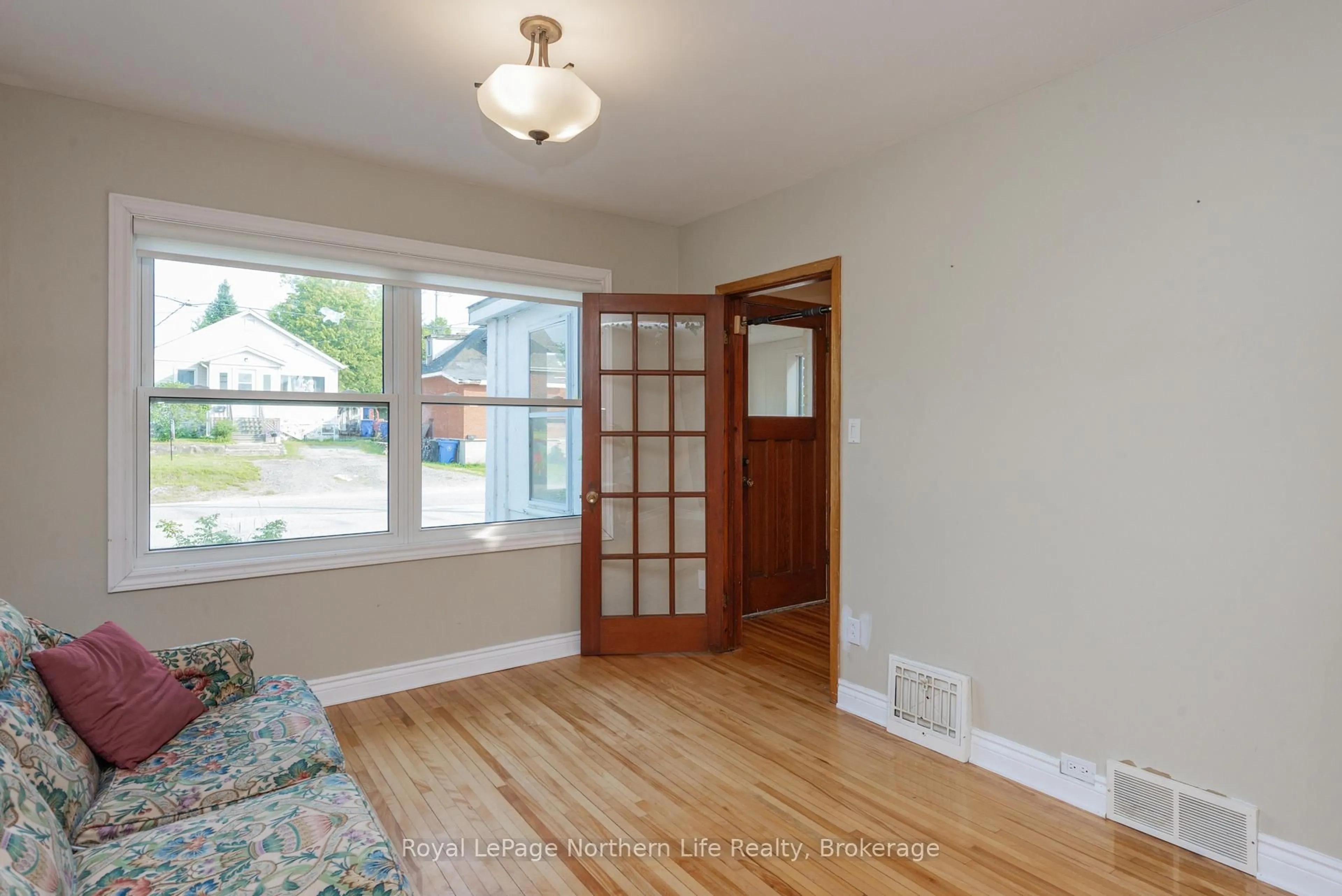Unknown for 518 Metcalfe St, North Bay Ontario P1B 2P8