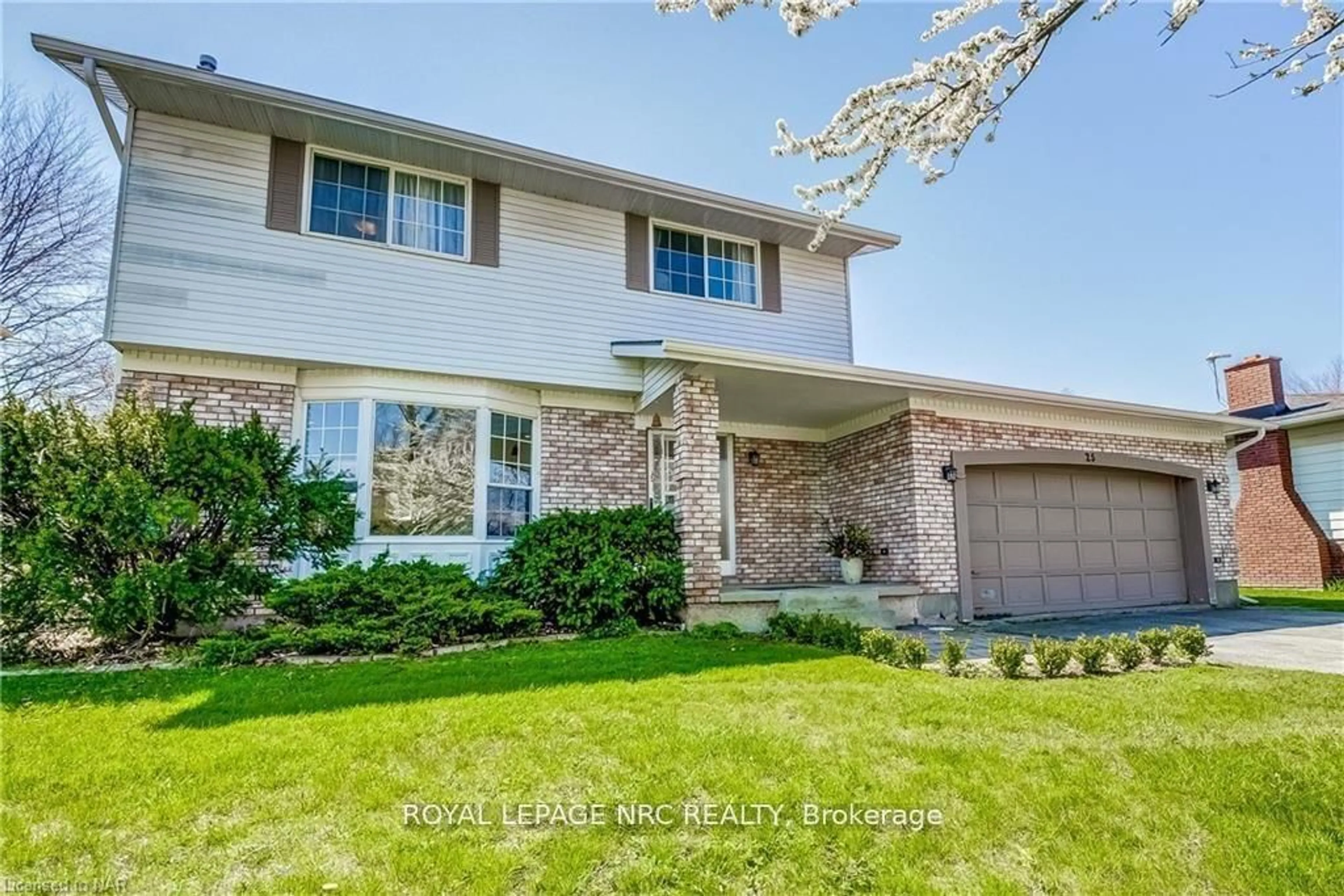 Home with brick exterior material, street for 25 St George Crt, Fort Erie Ontario L0S 1B0