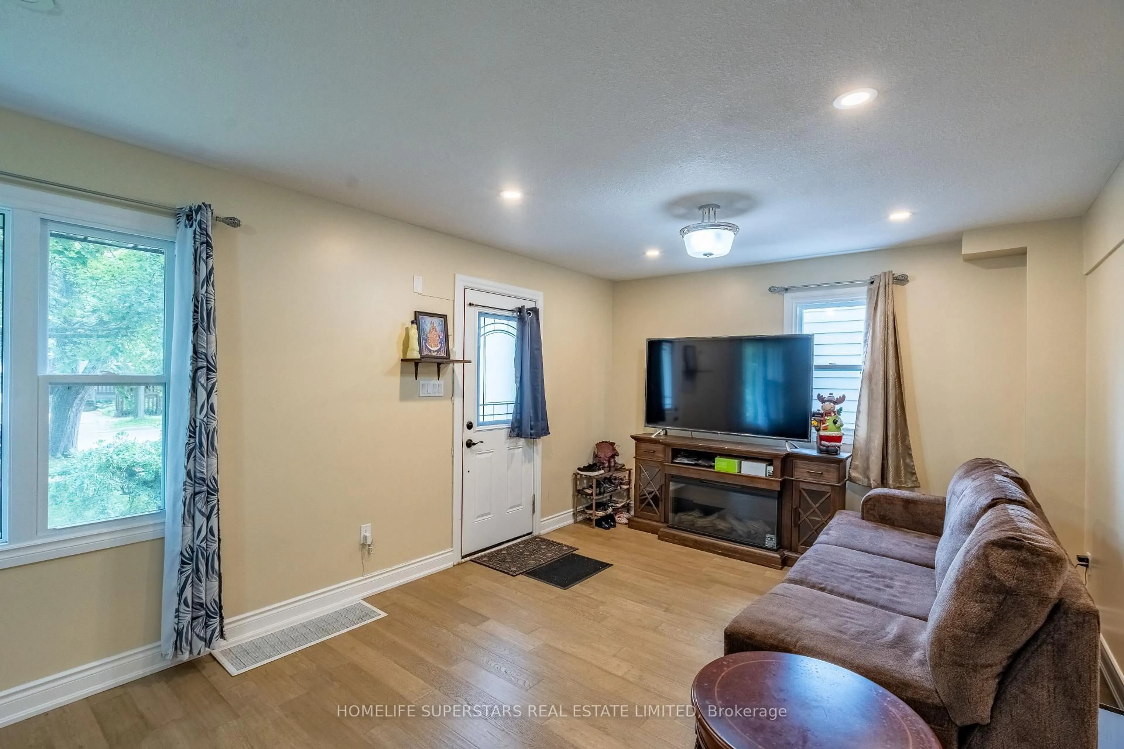 Living room with furniture, unknown for 13 Lewis St, Hamilton Ontario L8H 6C3