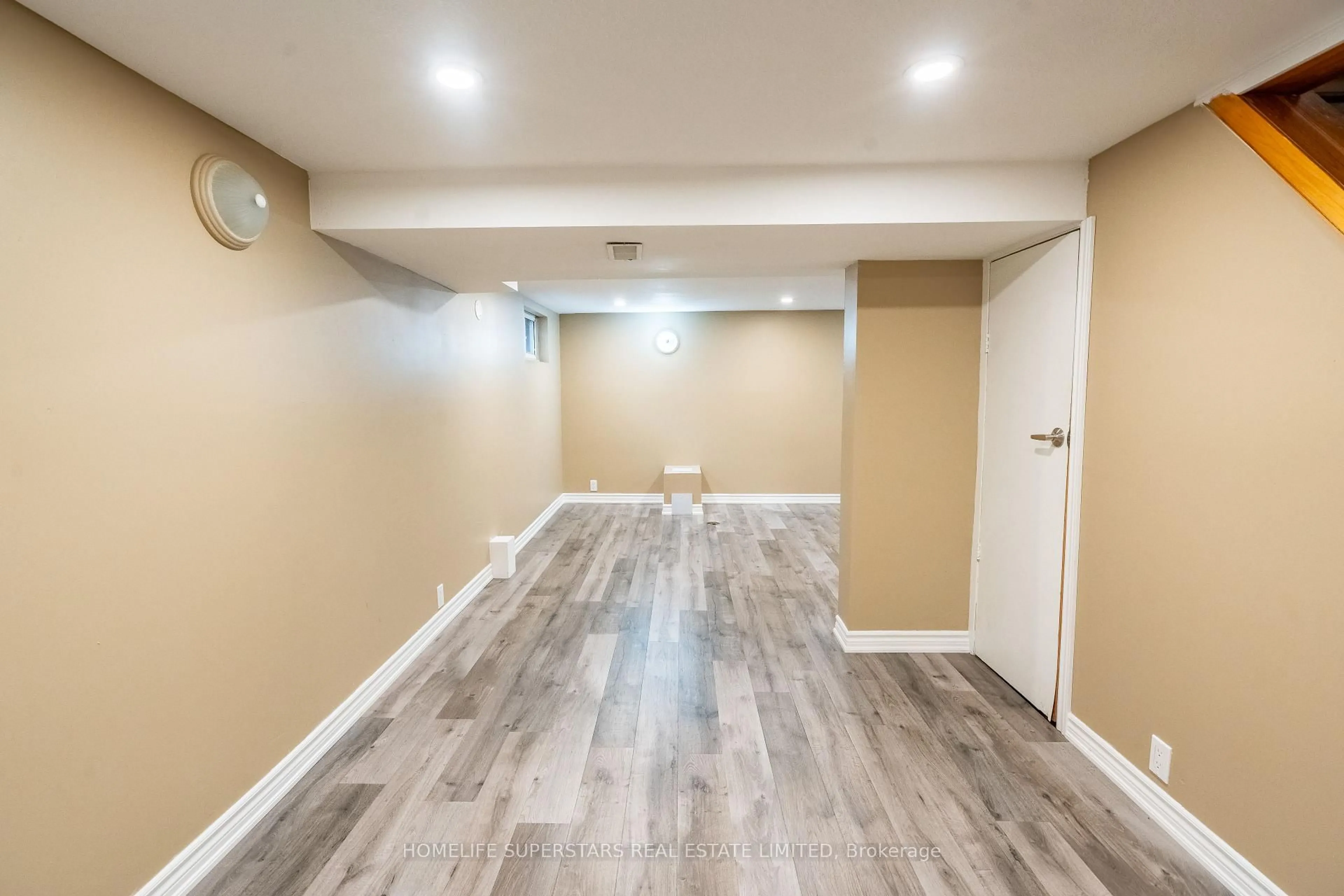 A pic of a room for 13 Lewis St, Hamilton Ontario L8H 6C3