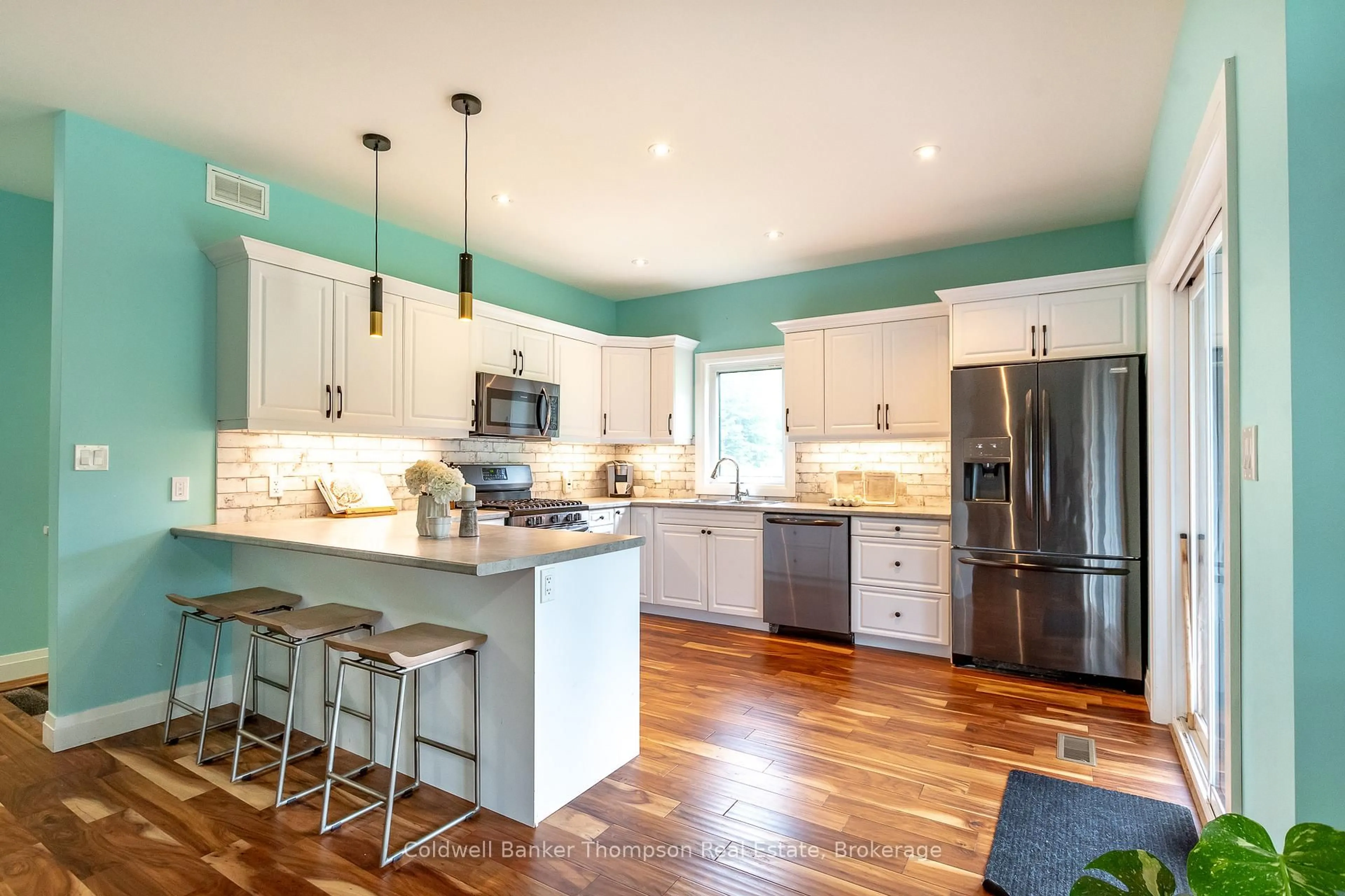 Open concept kitchen, unknown for 80 Chaffey Township Rd, Huntsville Ontario P1H 1C8