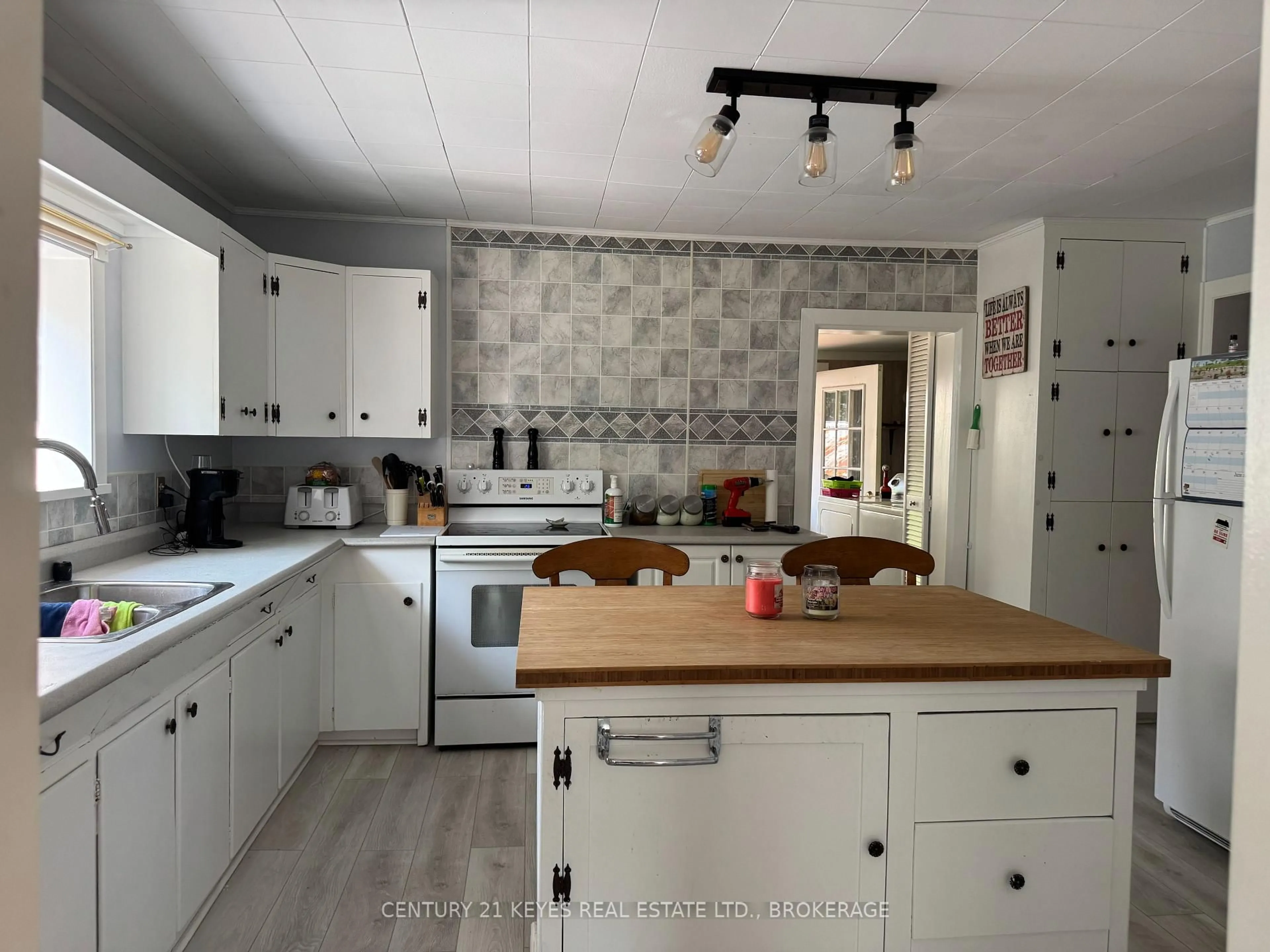 Unknown for 110 Elm St, Gananoque Ontario K7G 2S9