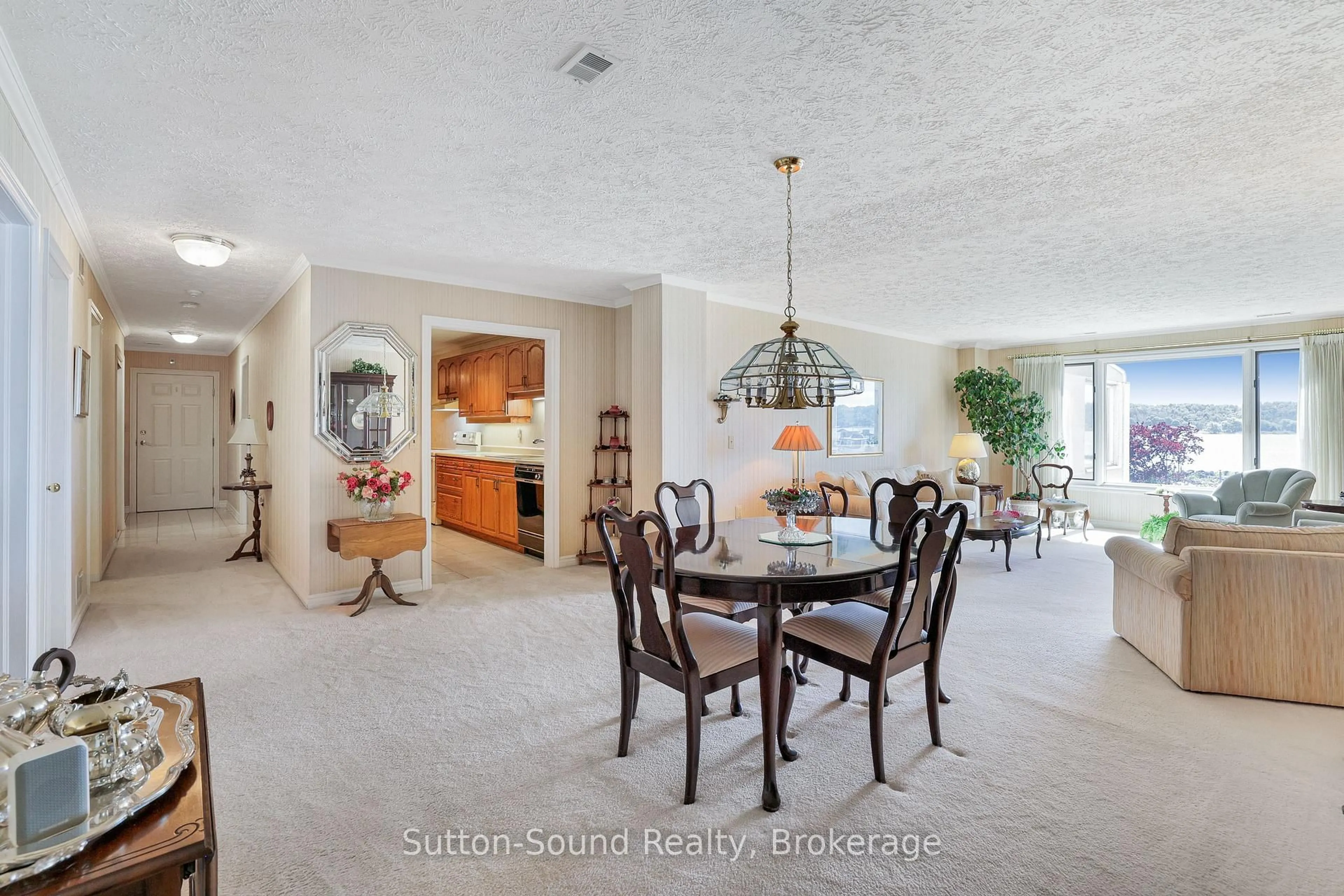 Dining room, ceramic/tile floor for 2555 3rd Ave #102, Owen Sound Ontario N4K 6T8