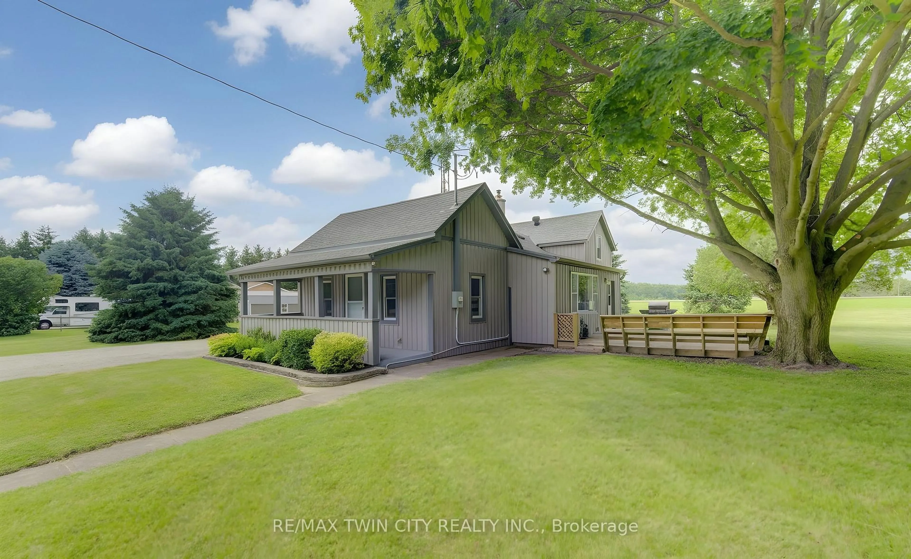 A pic from outside/outdoor area/front of a property/back of a property/a pic from drone, unknown for 1453 Norfolk County 19 Rd, Norfolk Ontario N0E 1V0