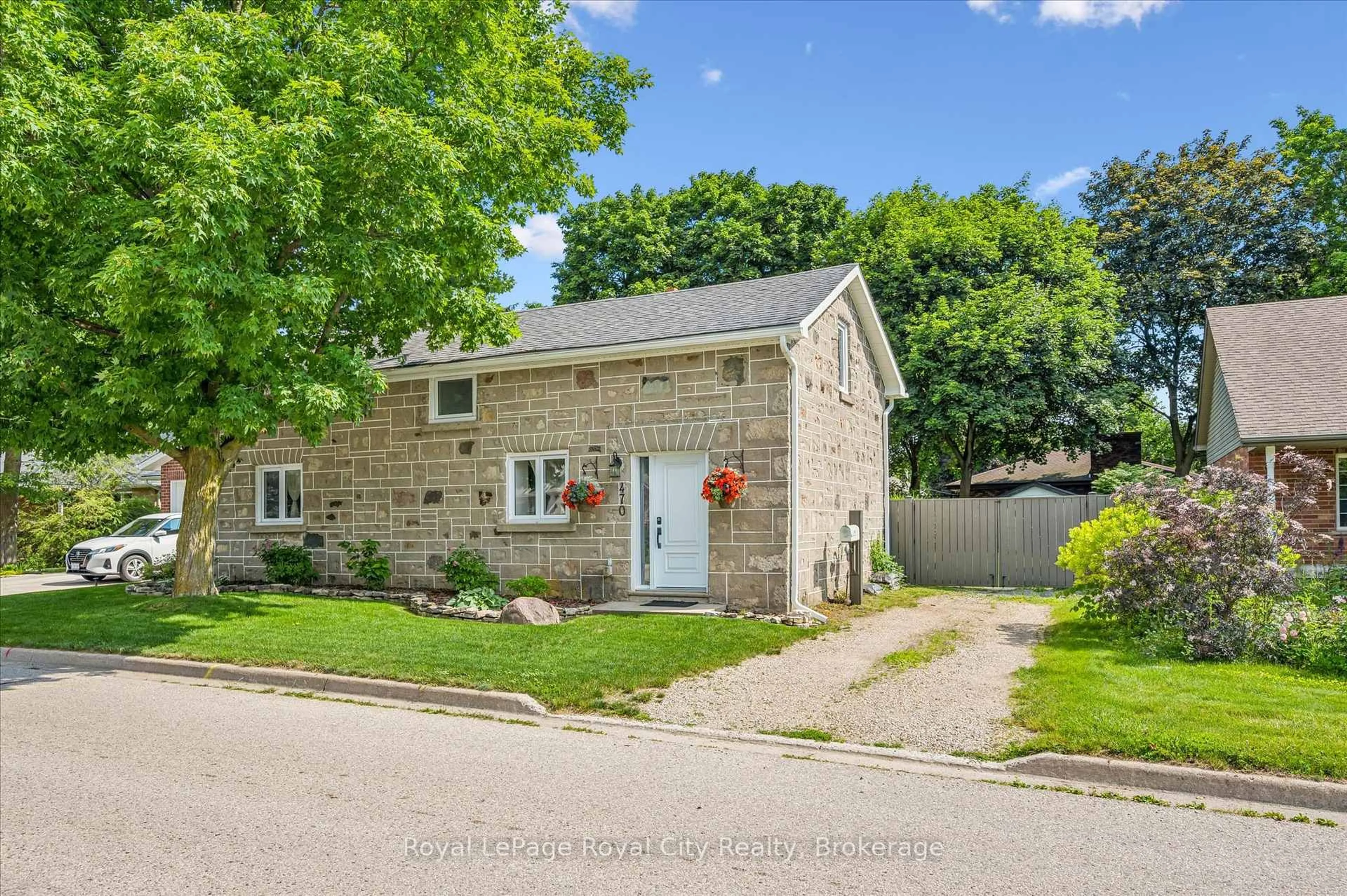 A pic from outside/outdoor area/front of a property/back of a property/a pic from drone, street for 470 Perth St, Centre Wellington Ontario N1M 2S7