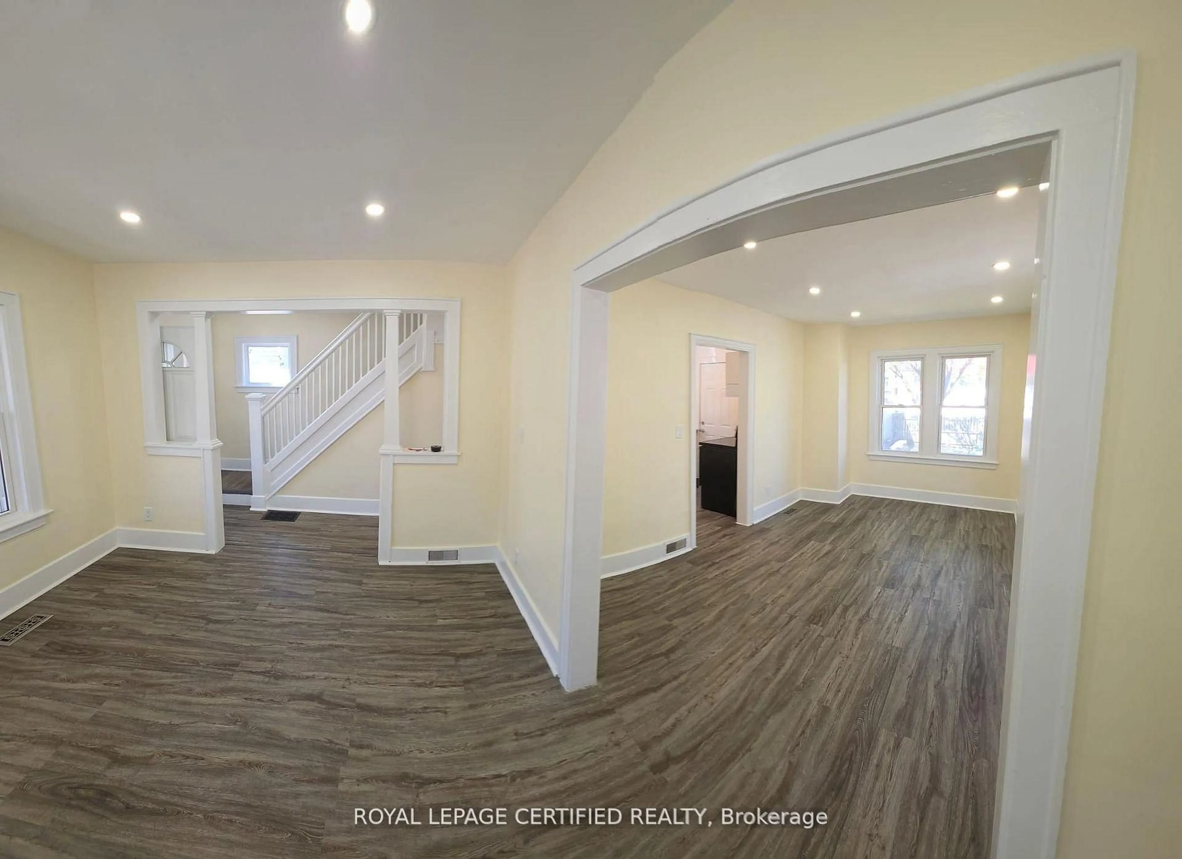 Indoor entryway for 3272 Baby St, Windsor Ontario N9C 1K8