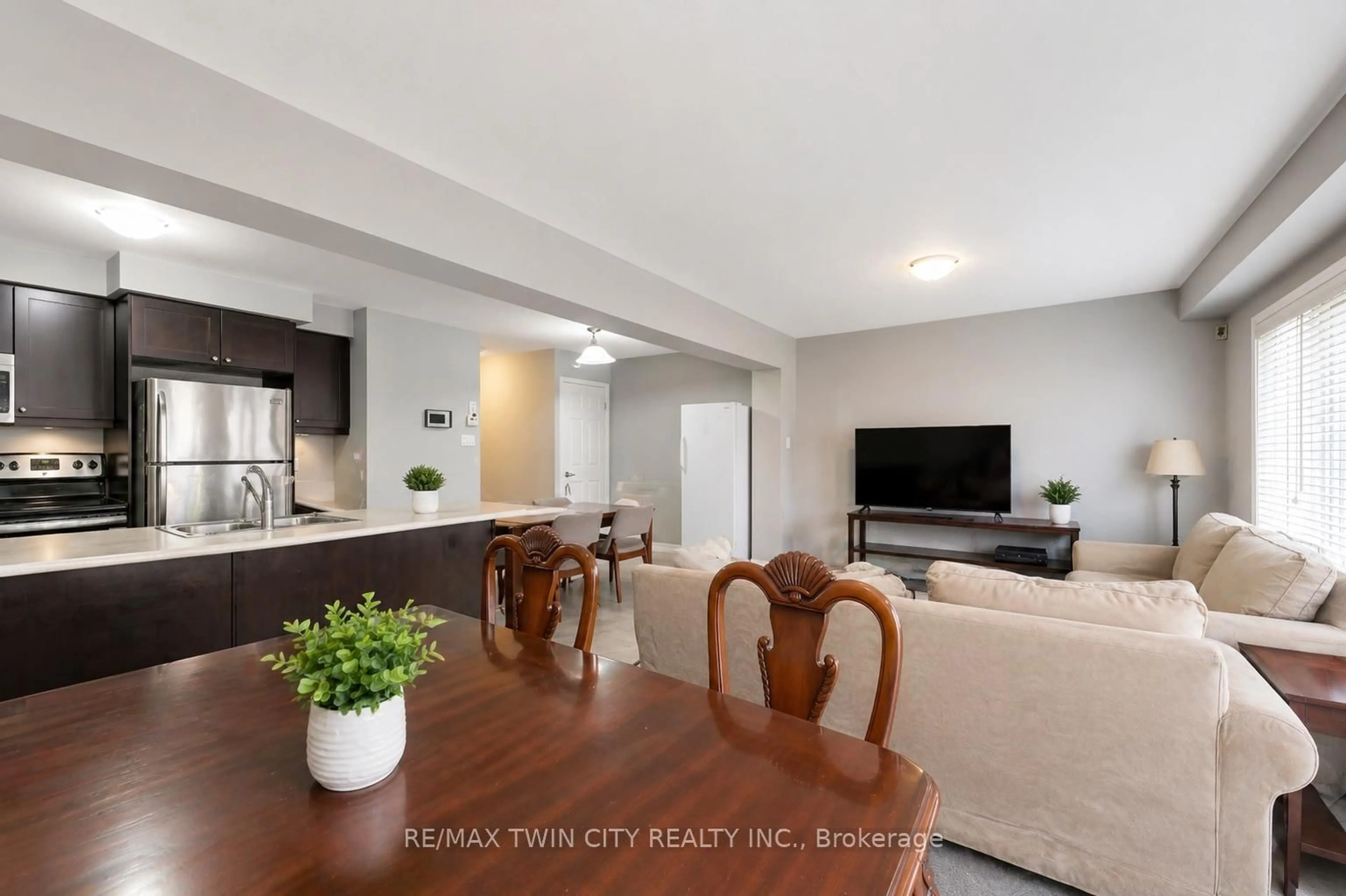 Living room with furniture, unknown for 71 Glenvista Dr, Kitchener Ontario N2R 0E3