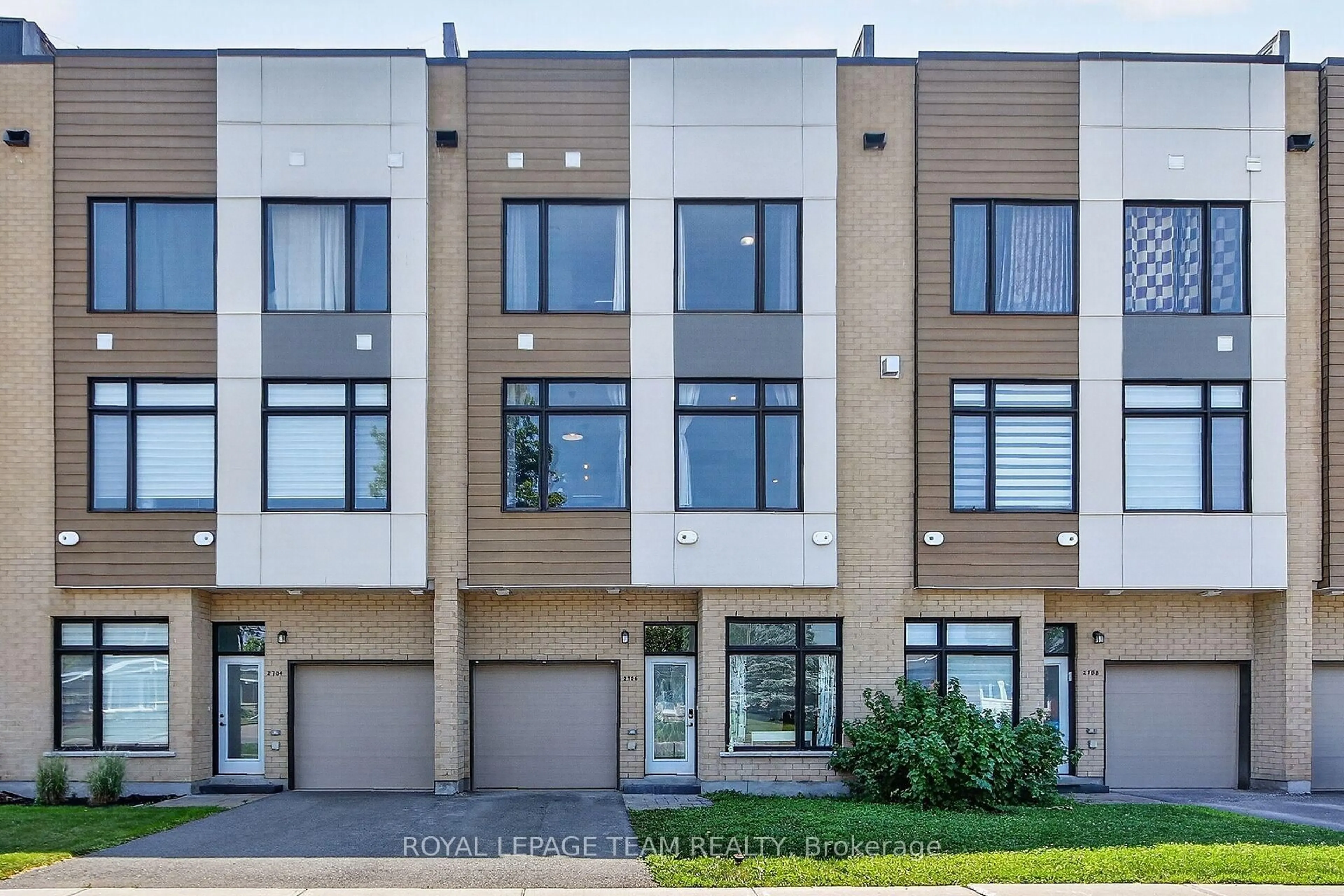 Home with brick exterior material, street for 2706 Draper St, Ottawa Ontario K2H 0C4