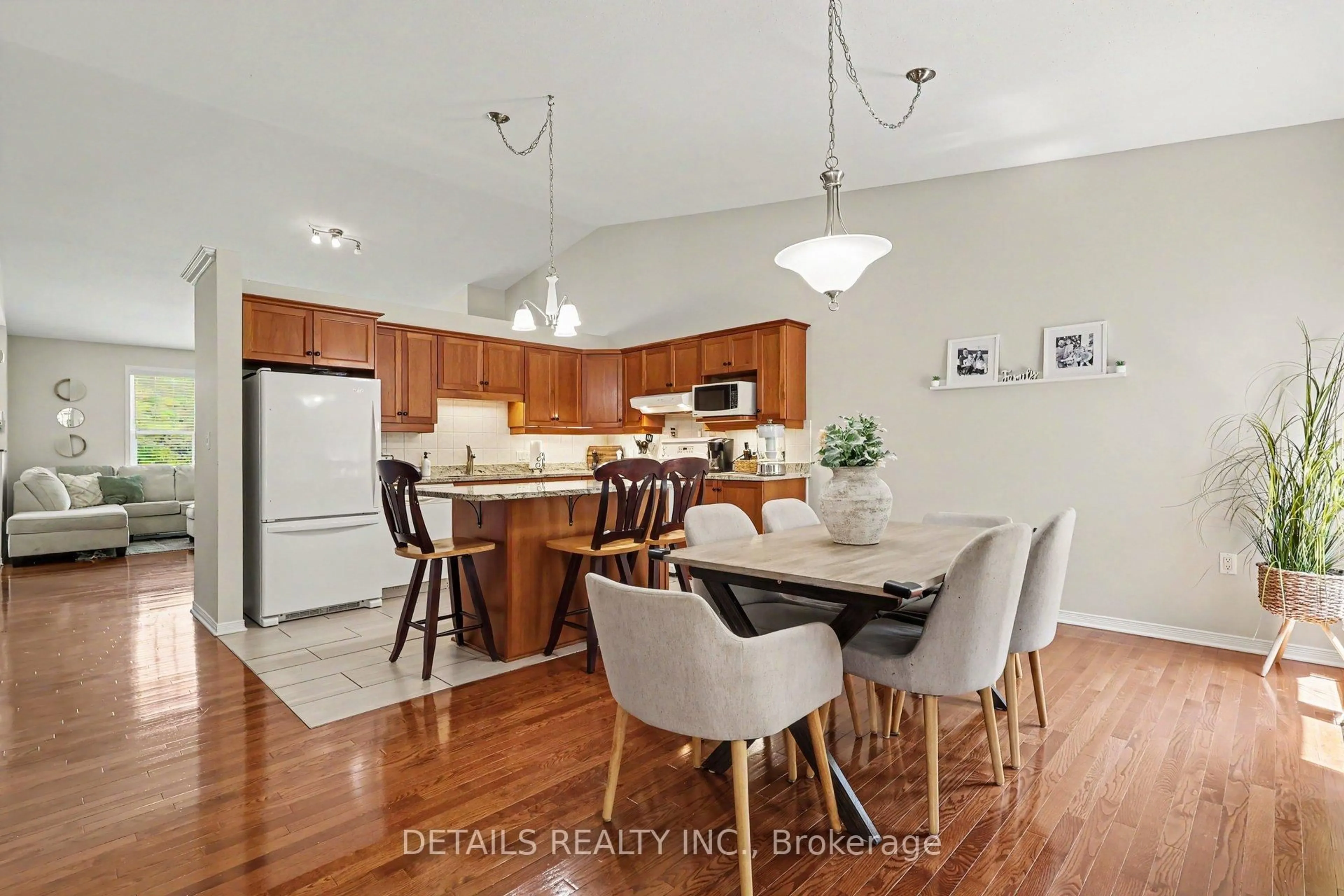 Open concept kitchen, wood/laminate floor for 631 Country Tr, Carlsbad Springs Ontario K0A 1K0