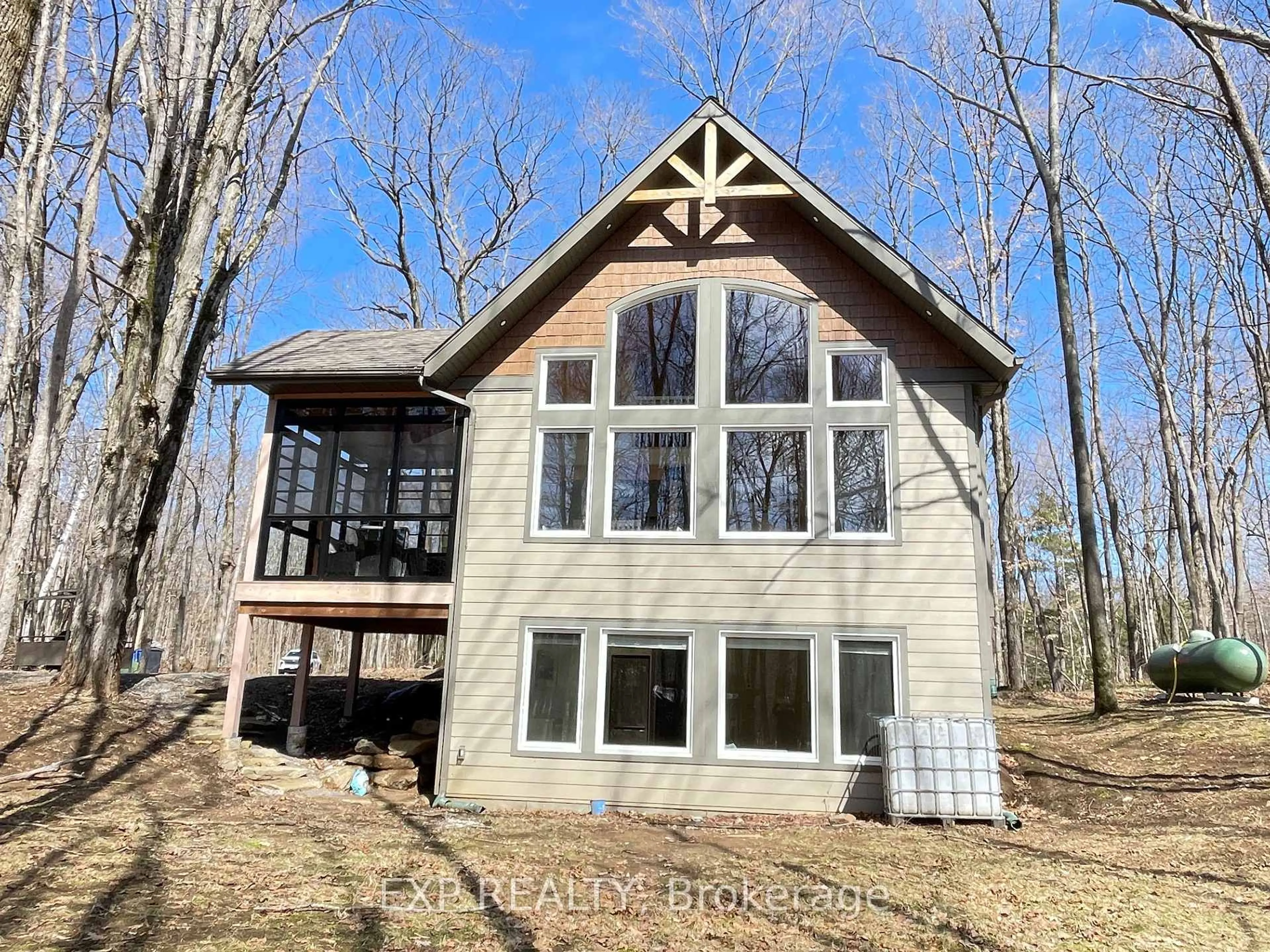 Home with vinyl exterior material, water/lake/river/ocean view for 20 Crestview Dr, Calabogie Ontario K0J 1H0