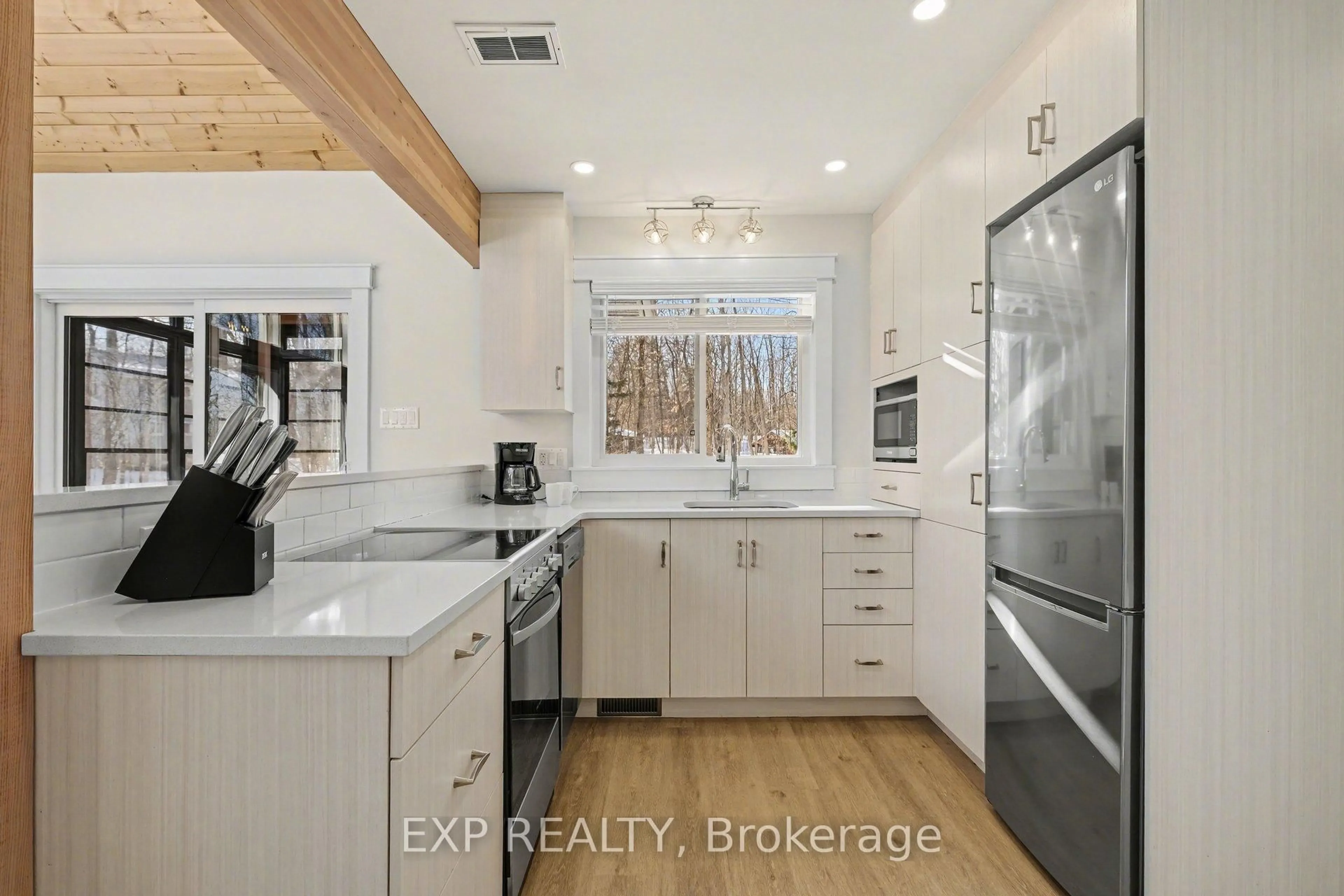 Open concept kitchen, ceramic/tile floor for 20 Crestview Dr, Calabogie Ontario K0J 1H0