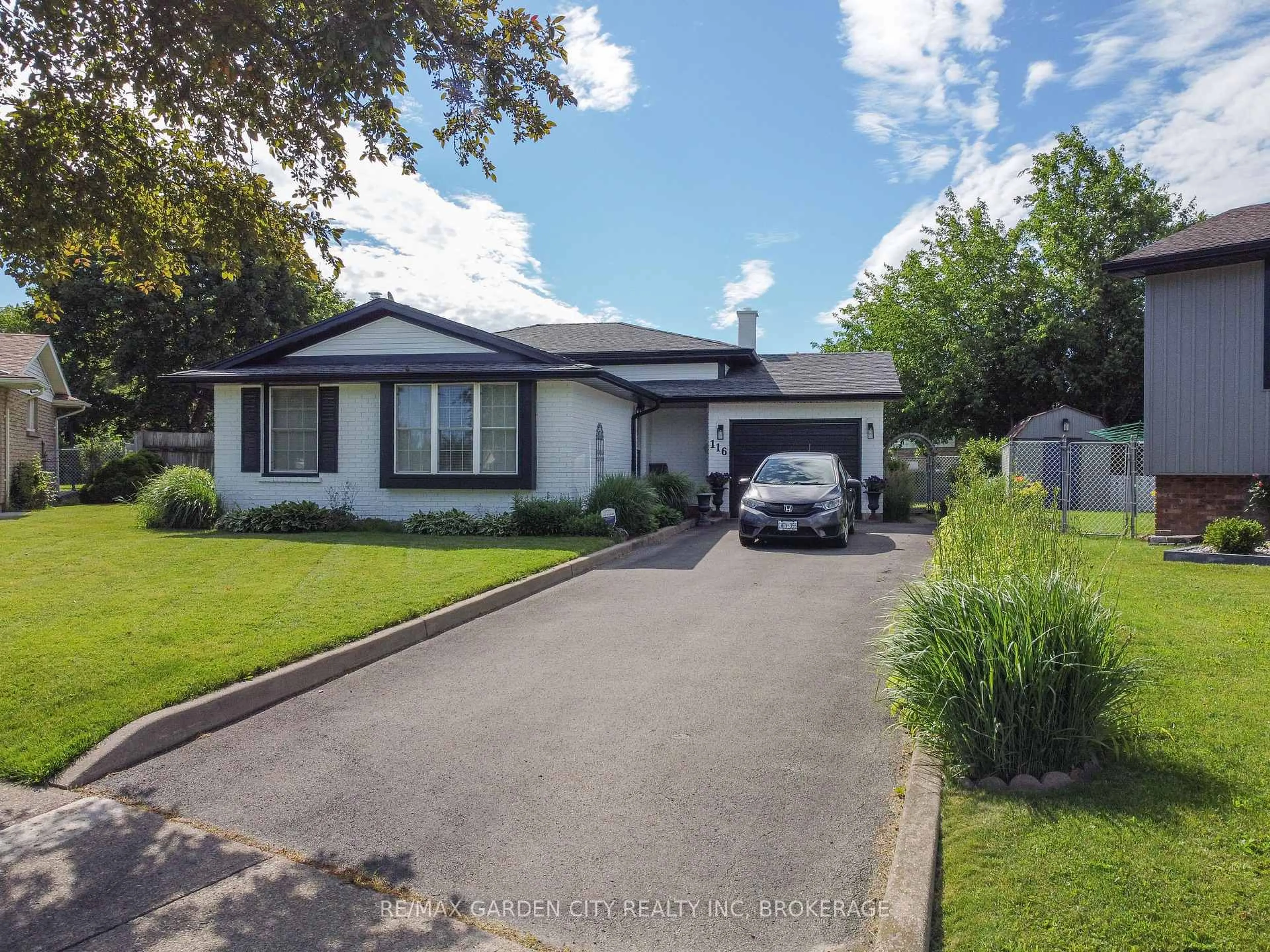 A pic from outside/outdoor area/front of a property/back of a property/a pic from drone, street for 116 Dunvegan Rd, St. Catharines Ontario L2P 3T5