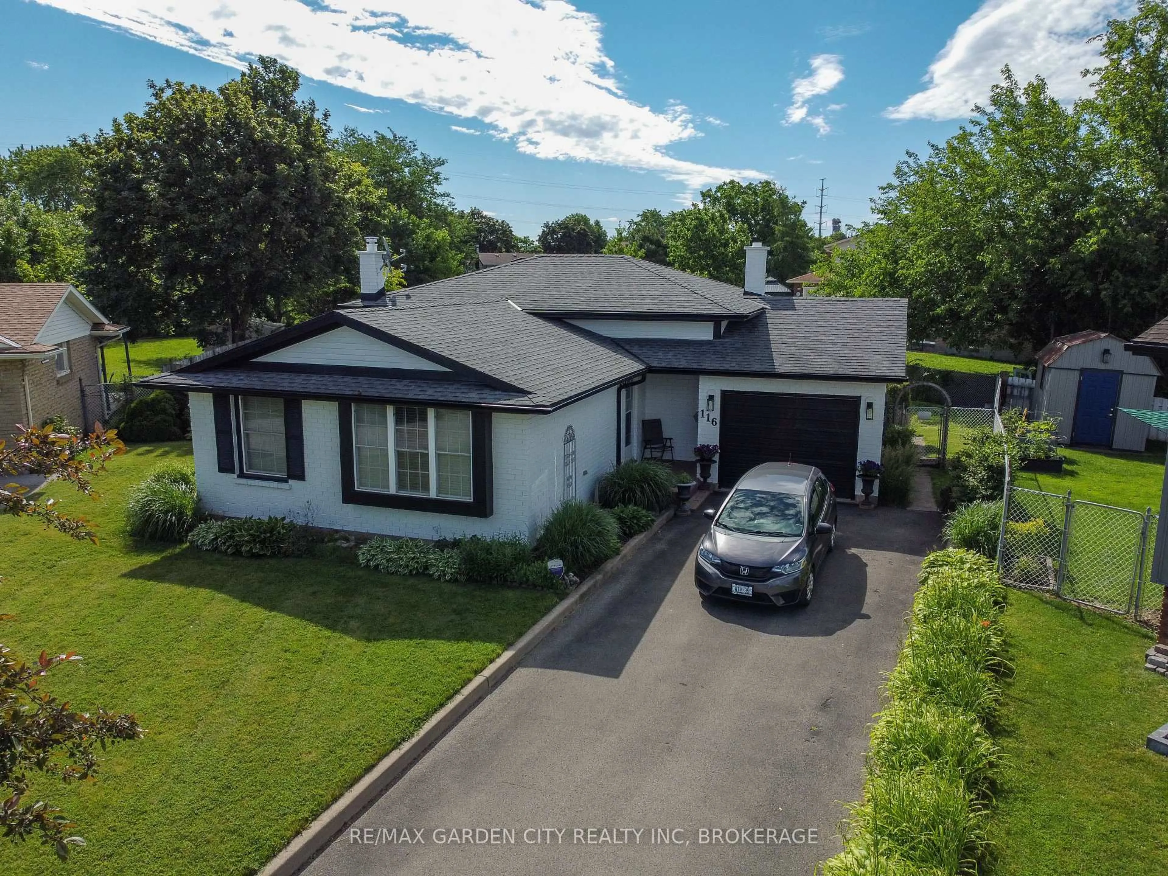 A pic from outside/outdoor area/front of a property/back of a property/a pic from drone, street for 116 Dunvegan Rd, St. Catharines Ontario L2P 3T5