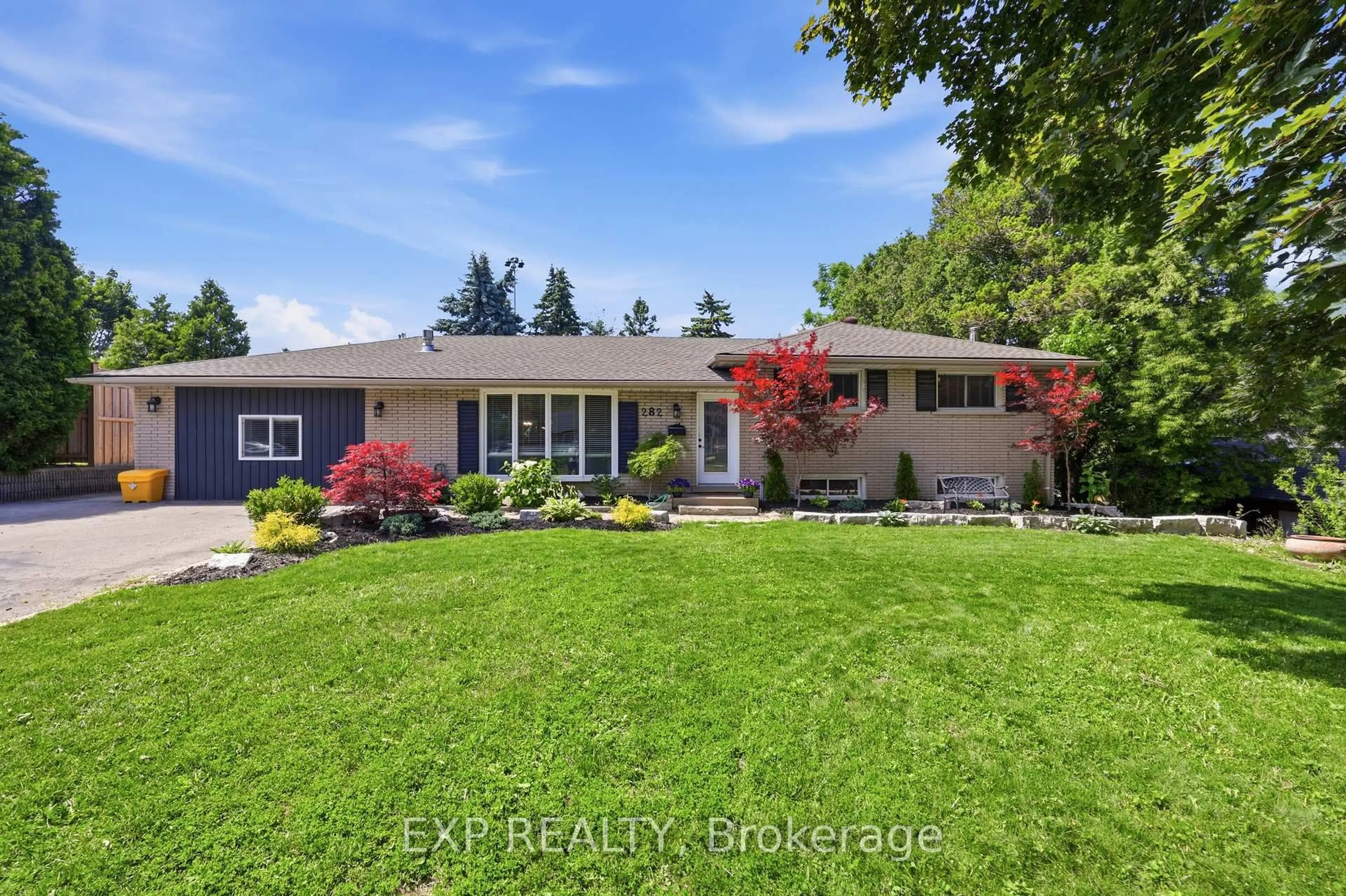 A pic from outside/outdoor area/front of a property/back of a property/a pic from drone, street for 282 Harmony Rd, Hamilton Ontario L9G 2T2