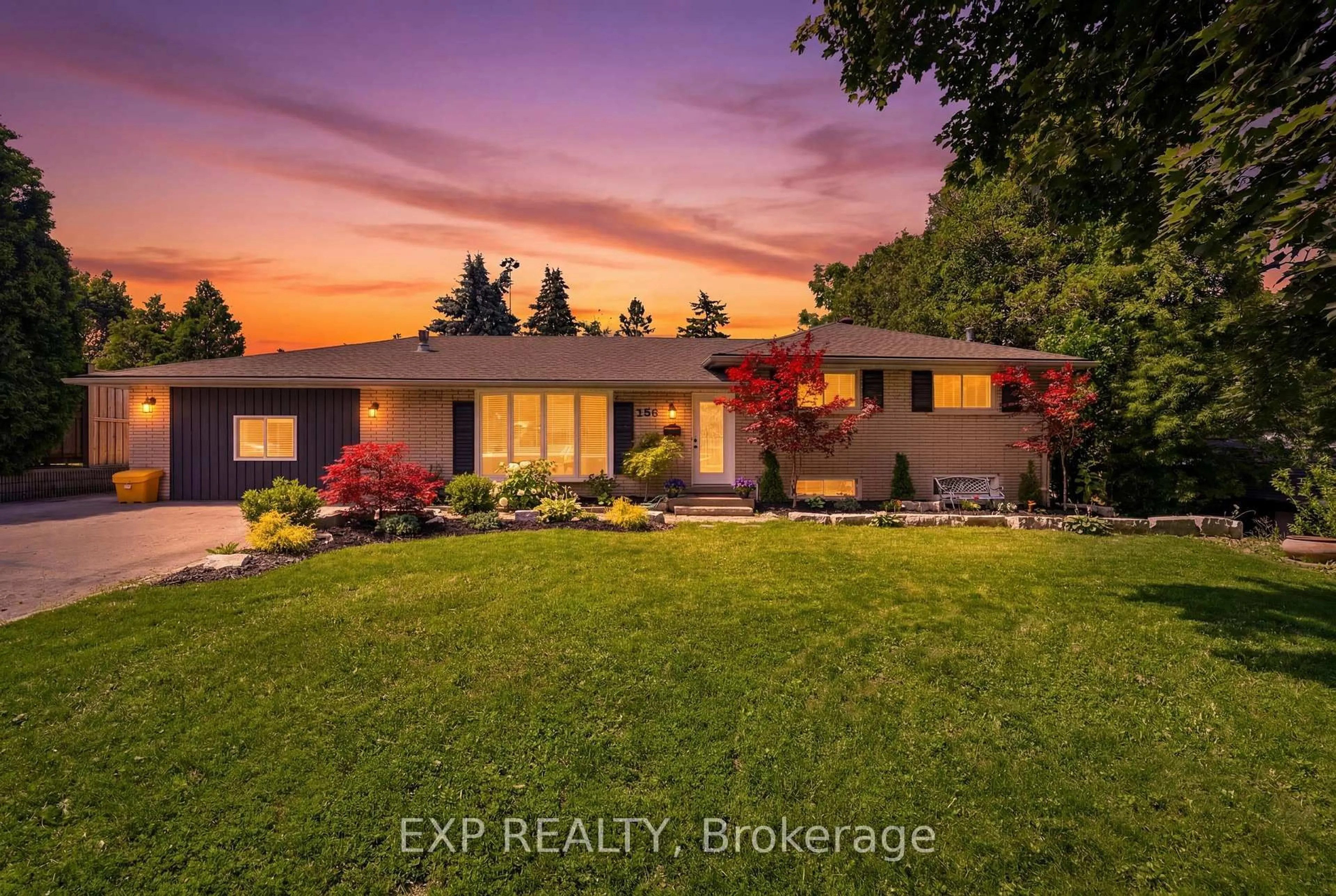 A pic from outside/outdoor area/front of a property/back of a property/a pic from drone, street for 282 Harmony Rd, Hamilton Ontario L9G 2T2