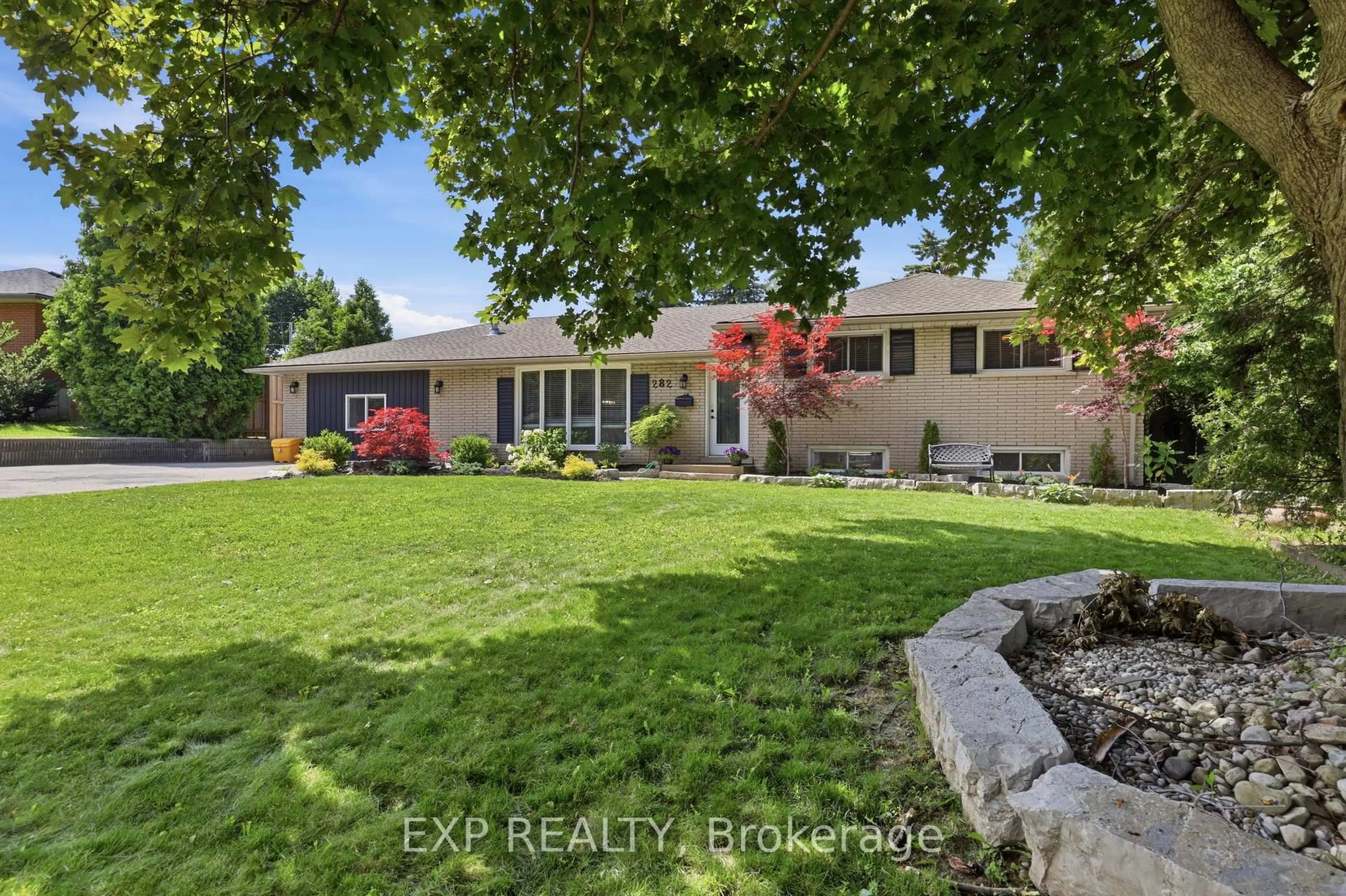A pic from outside/outdoor area/front of a property/back of a property/a pic from drone, unknown for 282 Harmony Rd, Hamilton Ontario L9G 2T2