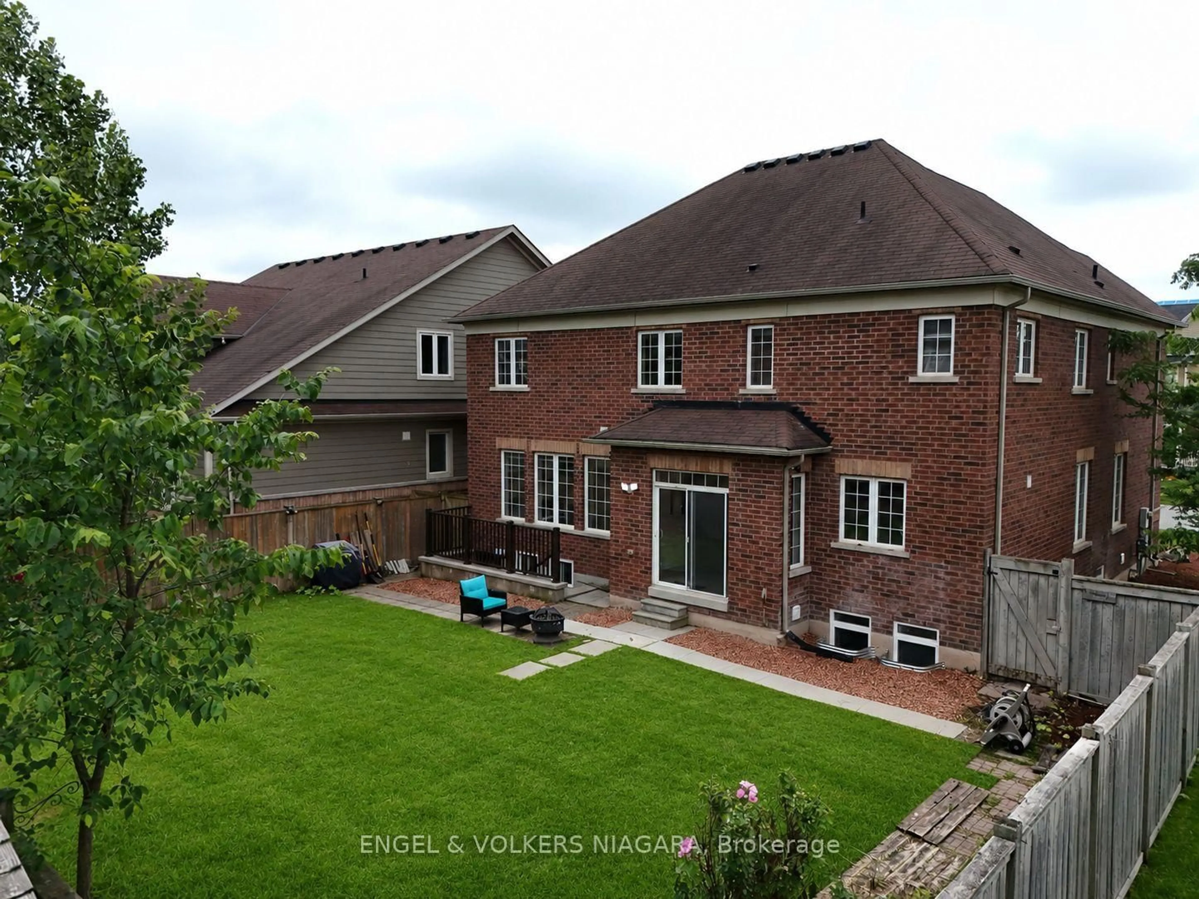 A pic from outside/outdoor area/front of a property/back of a property/a pic from drone, street for 4495 Saw Mill Dr, Niagara Falls Ontario L2G 0G1