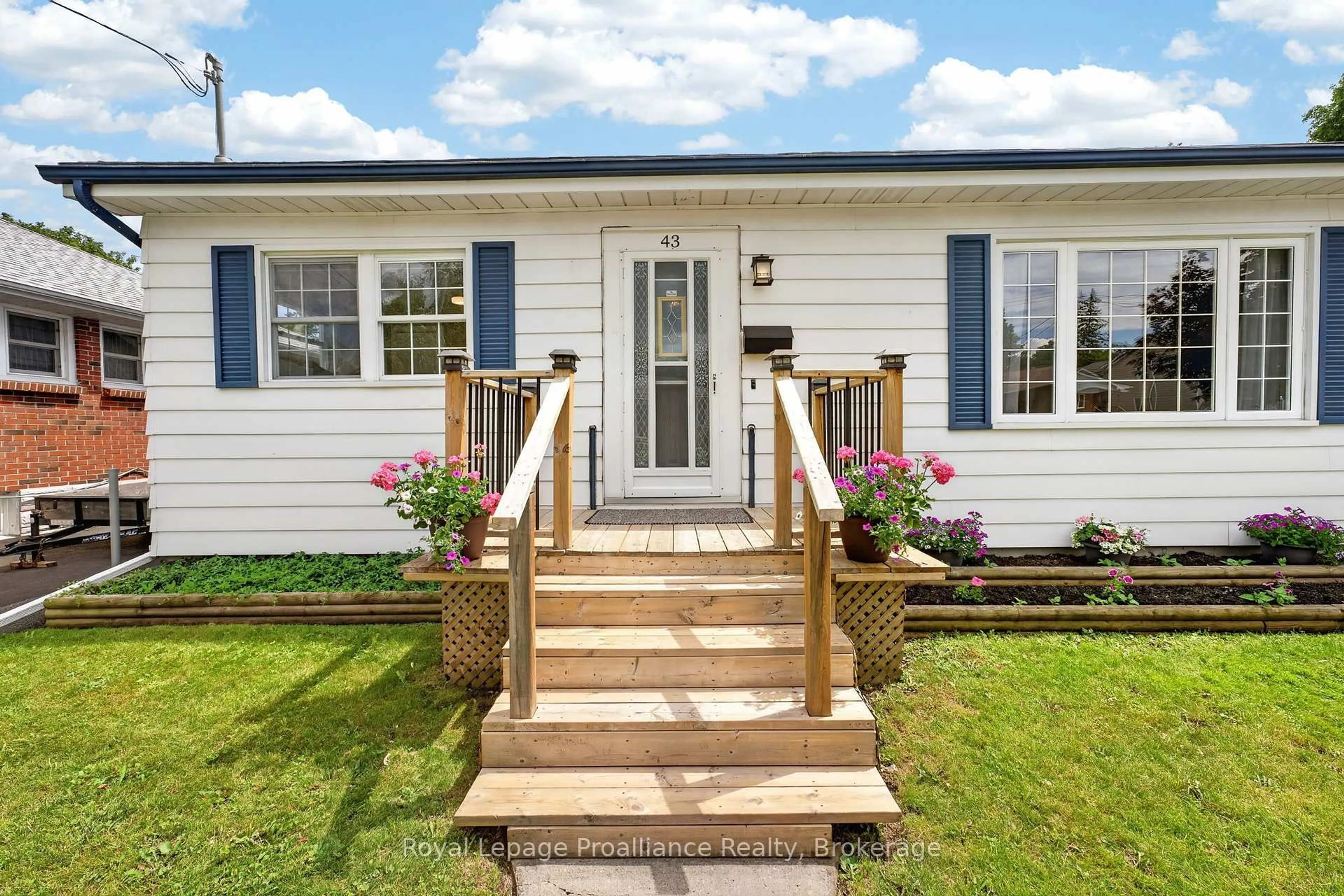 Home with vinyl exterior material, unknown for 43 Hastings Dr, Belleville Ontario K8N 1J4
