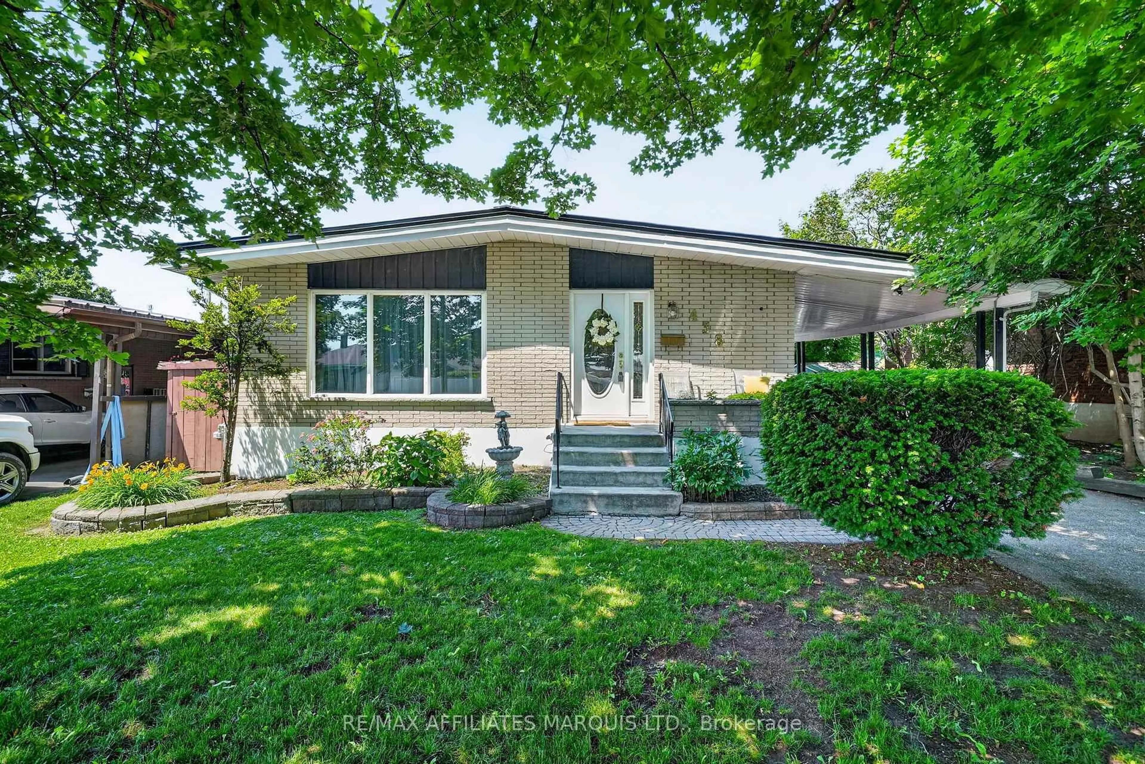 Home with vinyl exterior material, street for 438 Beach Ave, Cornwall Ontario K6H 5P1