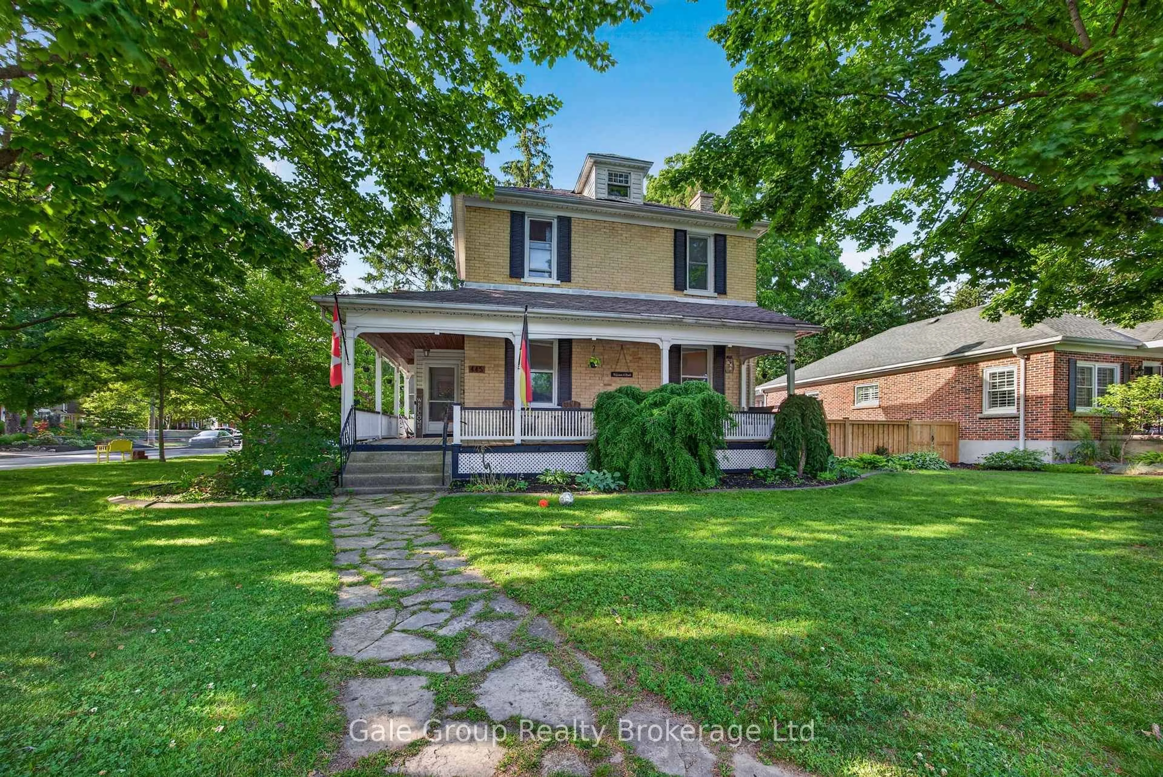A pic from outside/outdoor area/front of a property/back of a property/a pic from drone, street for 445 Vincent St, Woodstock Ontario N4S 5M9