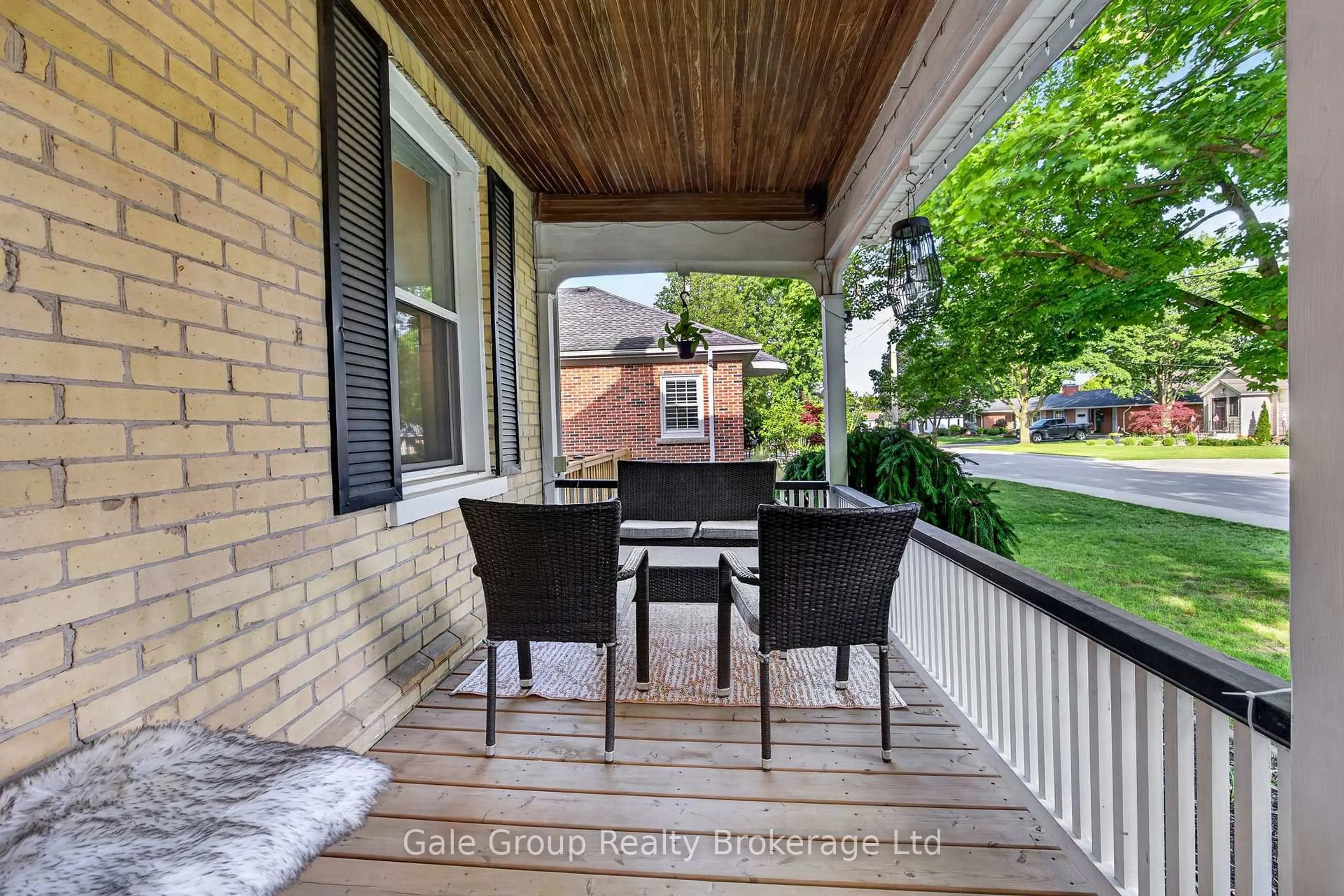 Patio, street for 445 Vincent St, Woodstock Ontario N4S 5M9