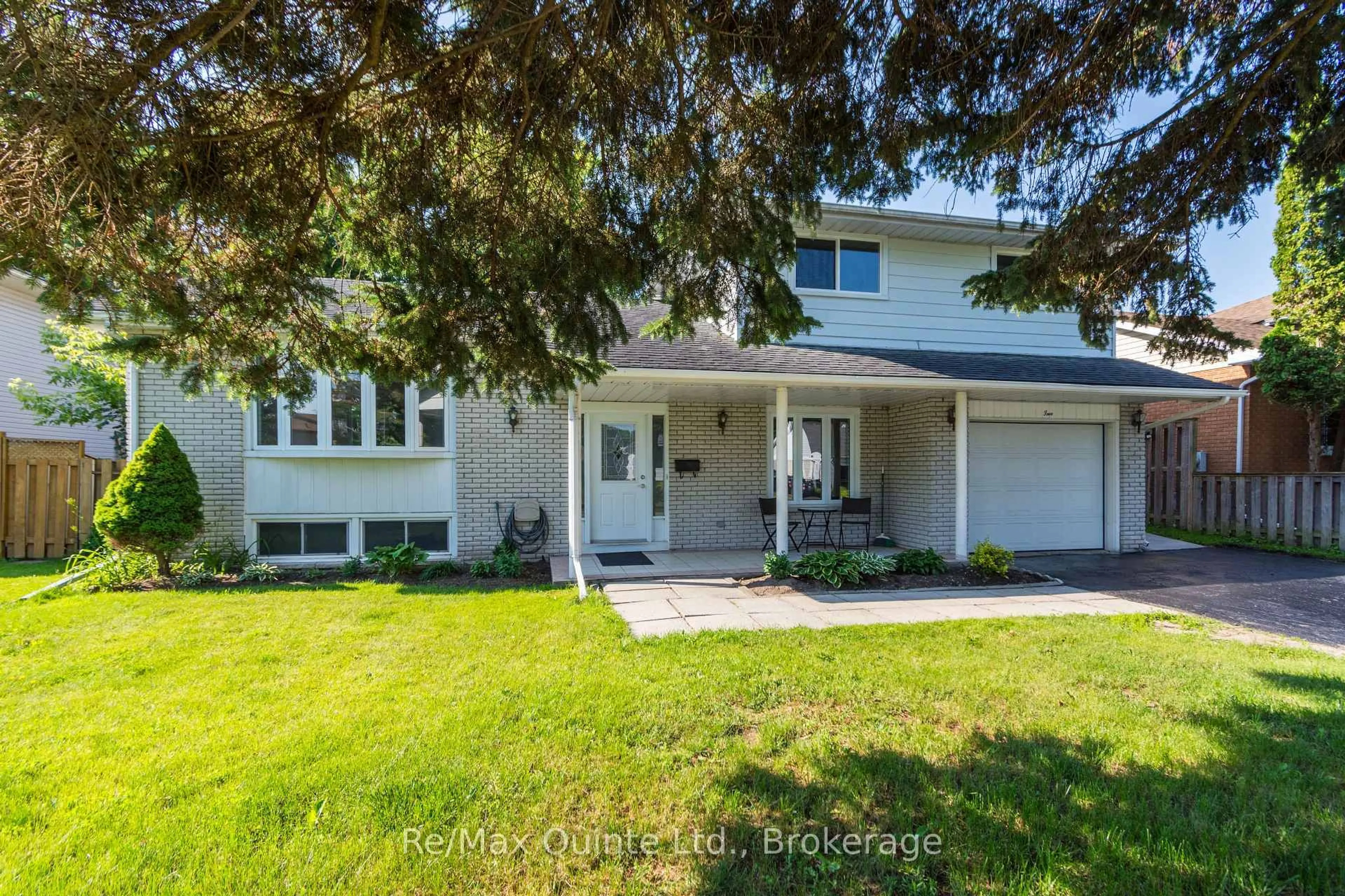 Home with vinyl exterior material, street for 5 FLINT Dr, Belleville Ontario K8N 5G4