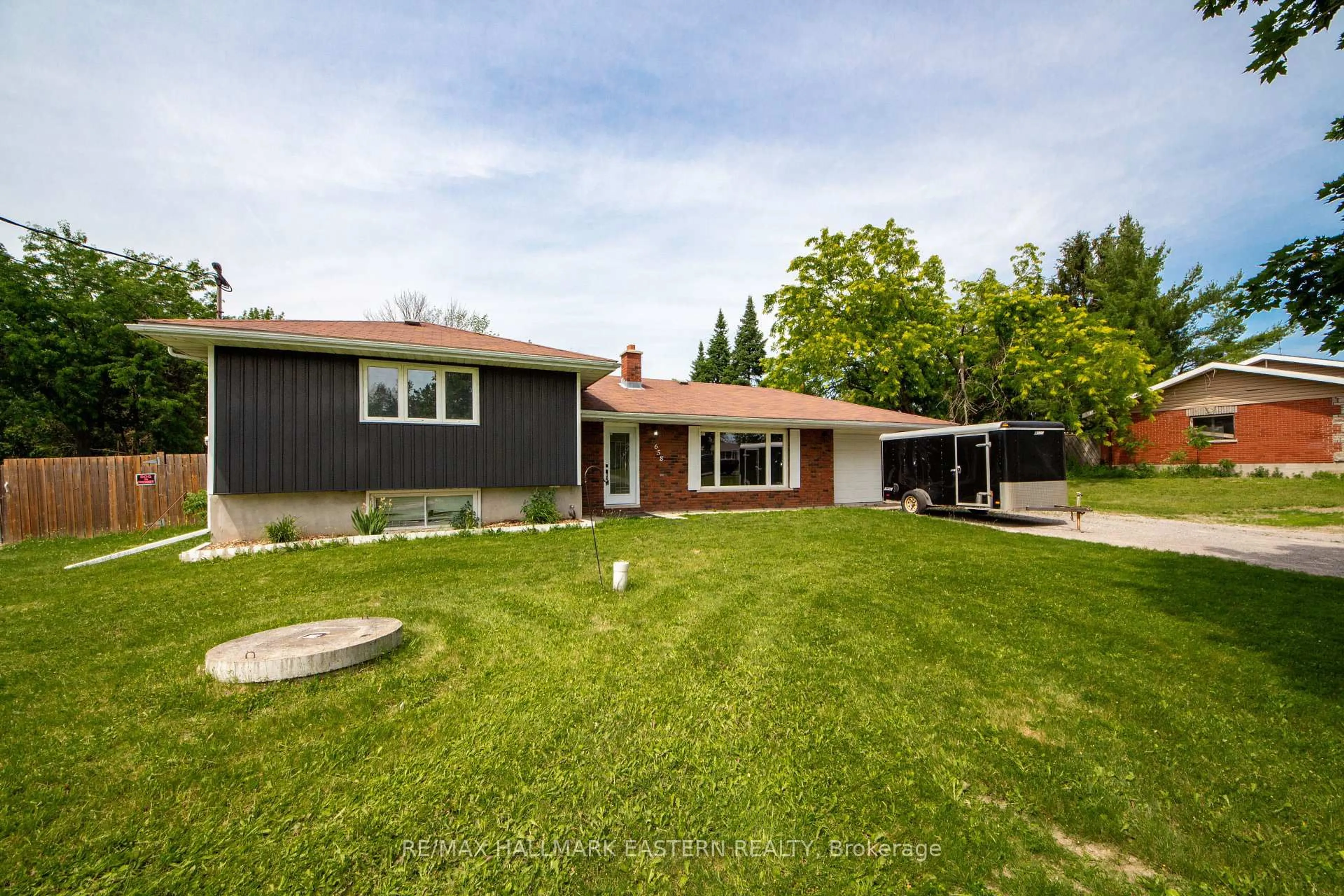 A pic from outside/outdoor area/front of a property/back of a property/a pic from drone, street for 658 Cedarvale Cres, Selwyn Ontario K0L 1T0