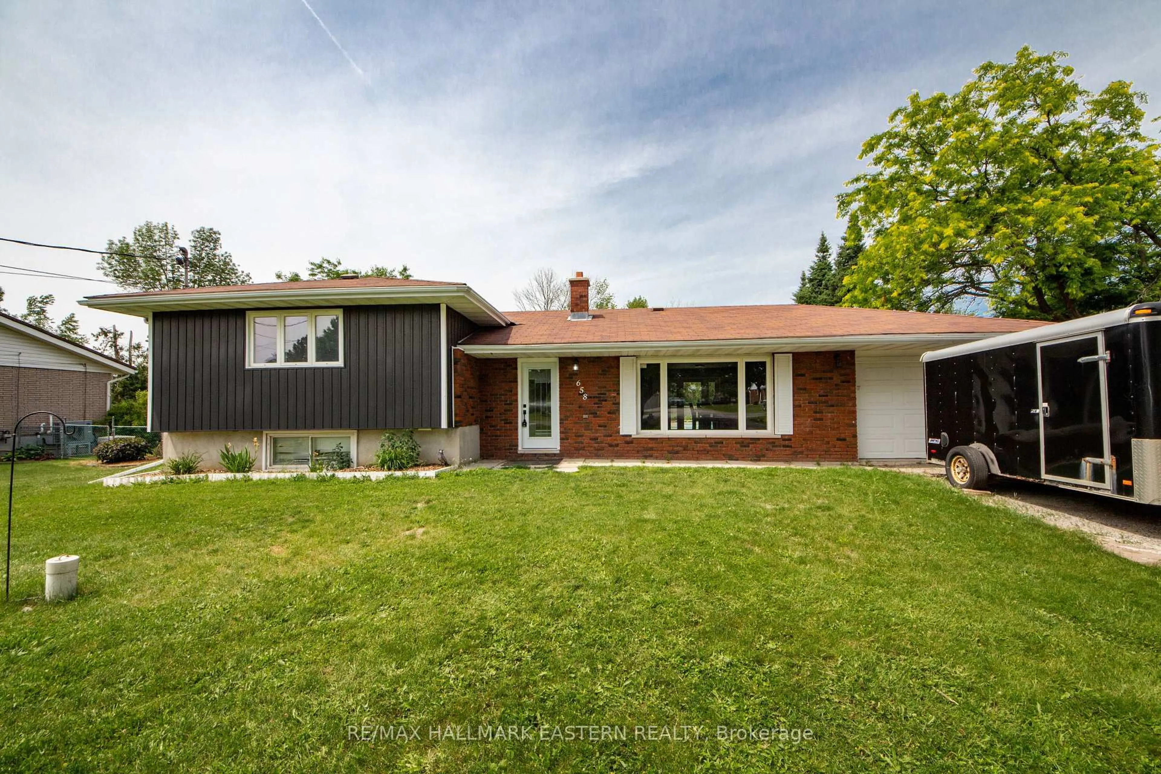 Home with brick exterior material, street for 658 Cedarvale Cres, Selwyn Ontario K0L 1T0